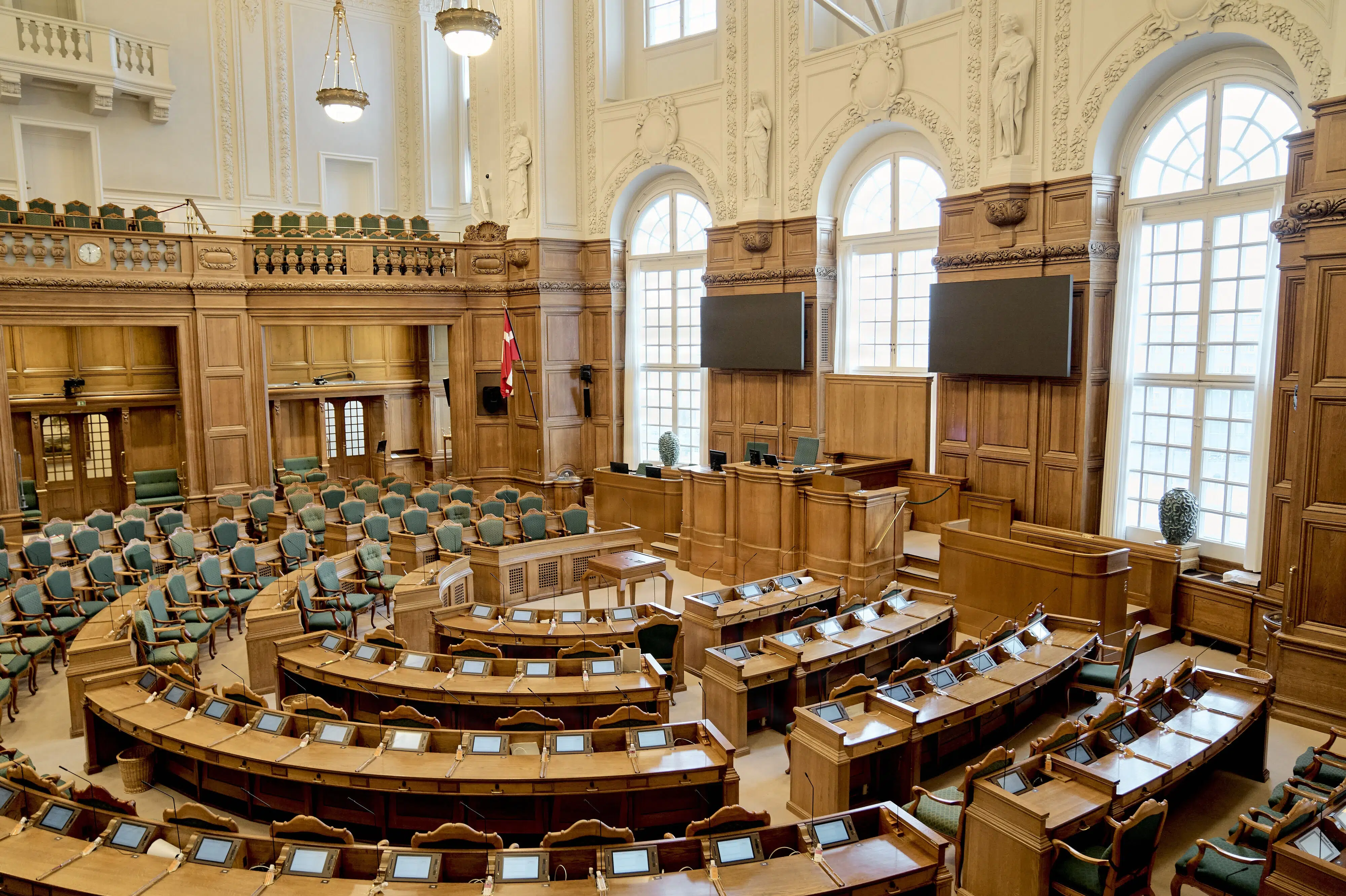 Folketinget forkorter sommerpause efter lange regeringsforhandlinger