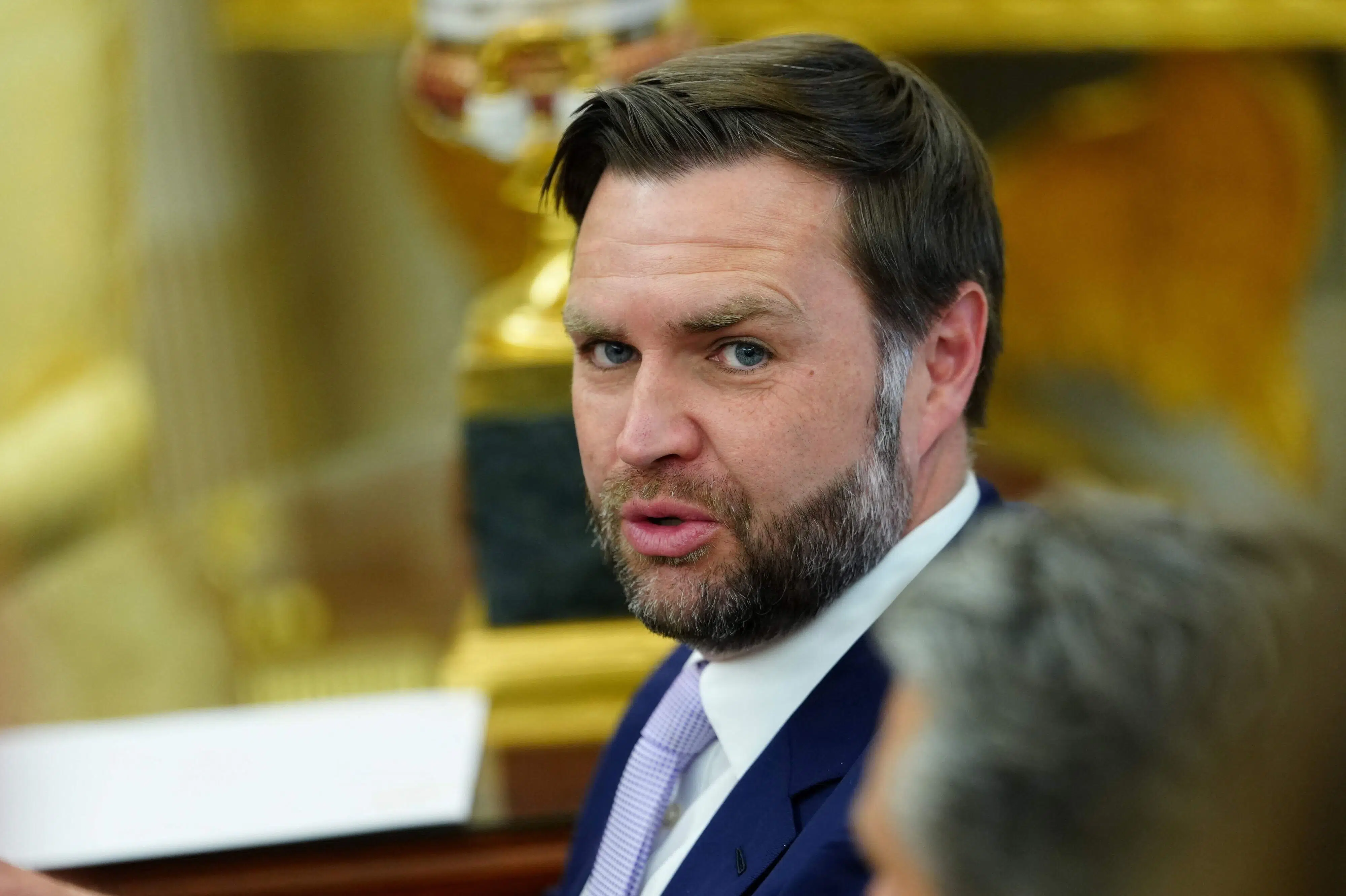 Vance i advarsel til Iran: Vold vil blive mødt med vold
