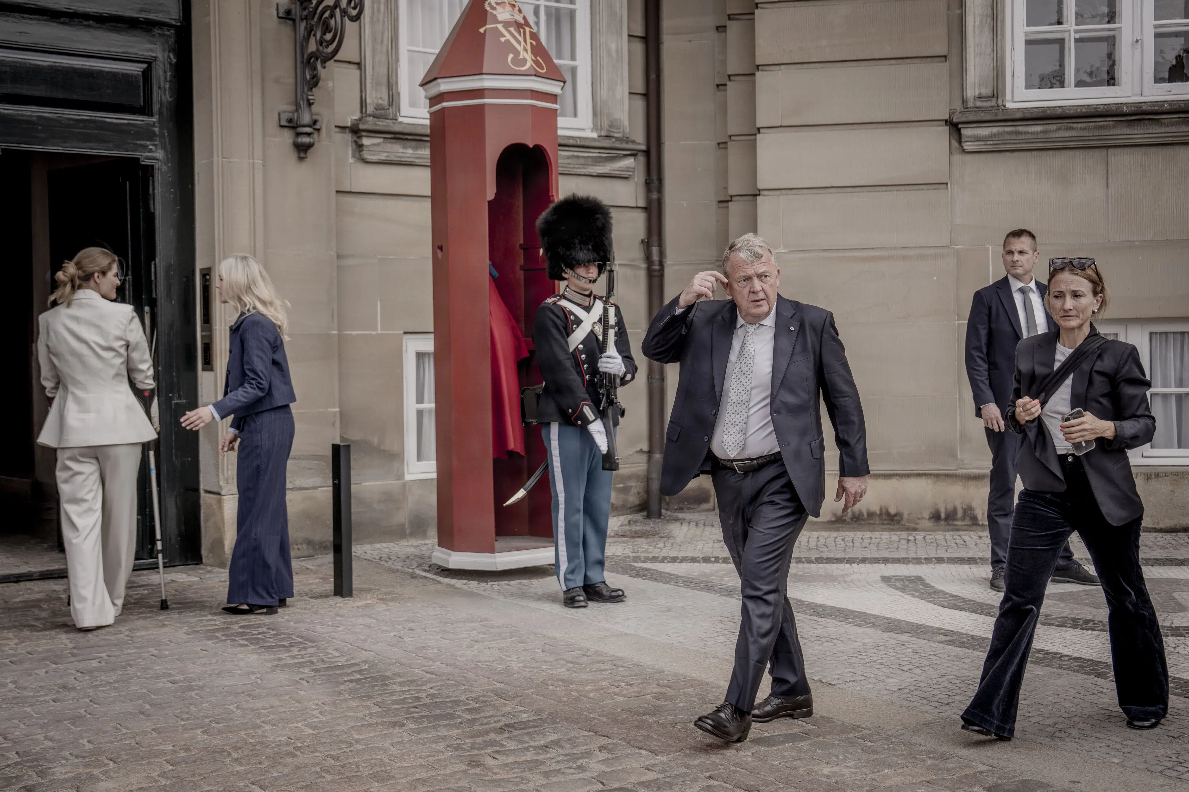 Regeringen kan sætte rekord i antallet af rådgivere