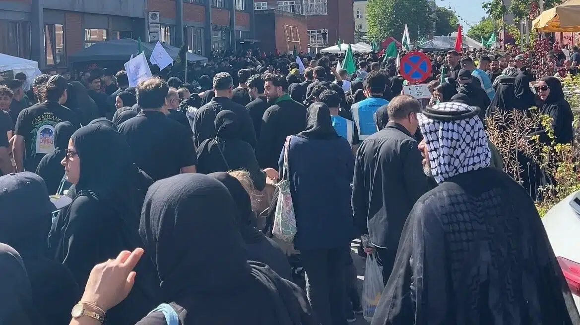 Kritik af kønsopdelt optog preller af på talsperson: »Personligt har jeg lidt ondt af danske kvinder«