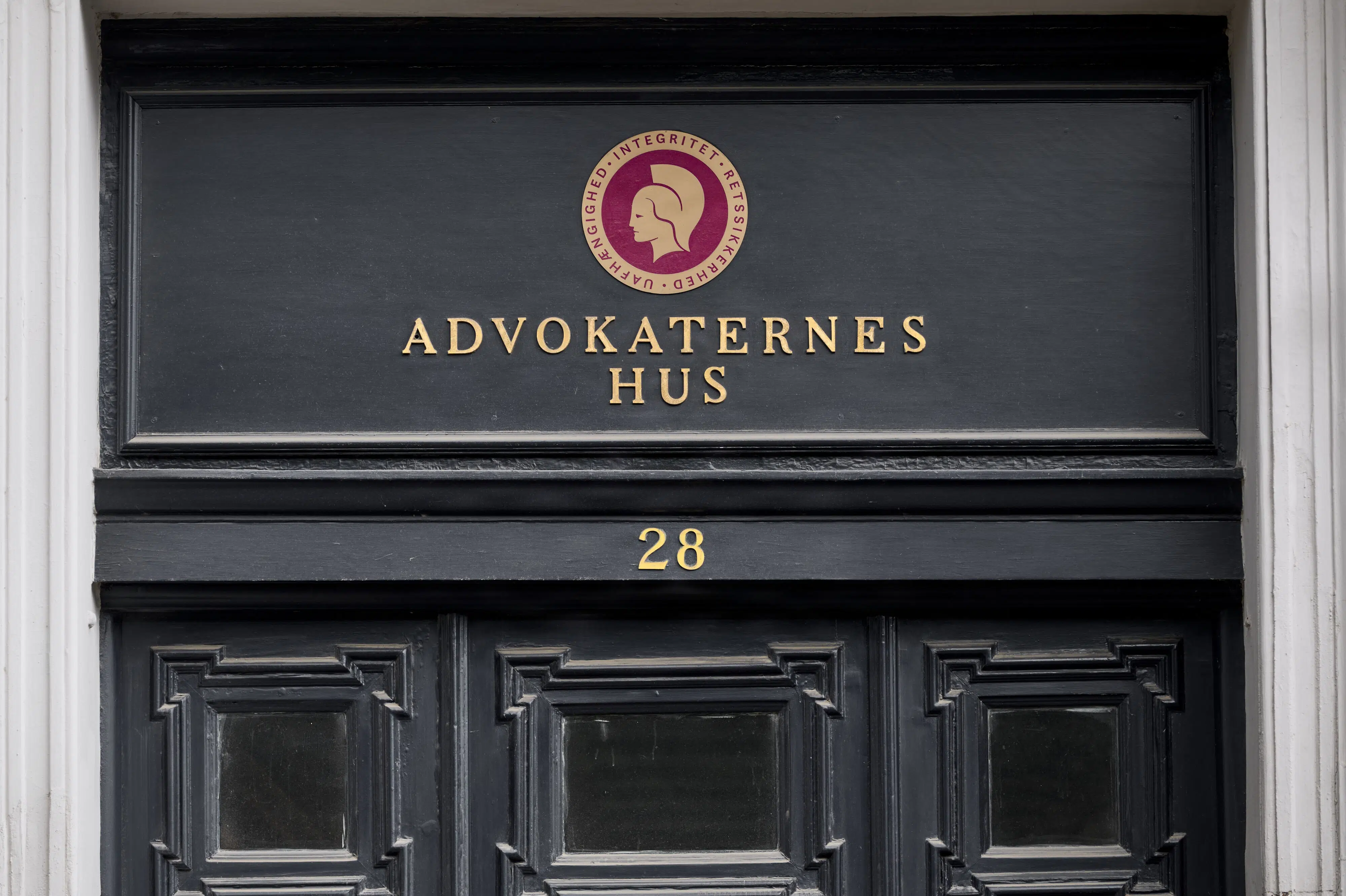 Dement kvinde på plejehjem mistede formue til advokat