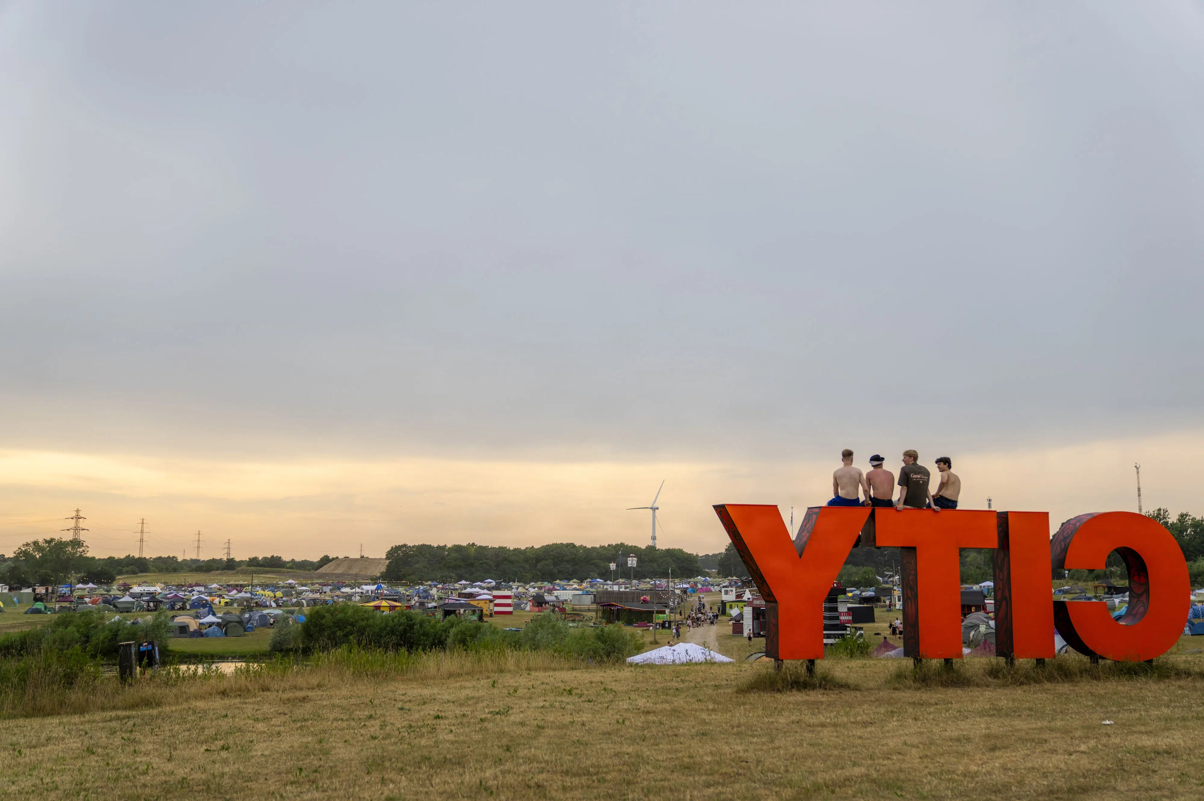 Flere har været tæt på togskinnerne ved Roskilde Festival