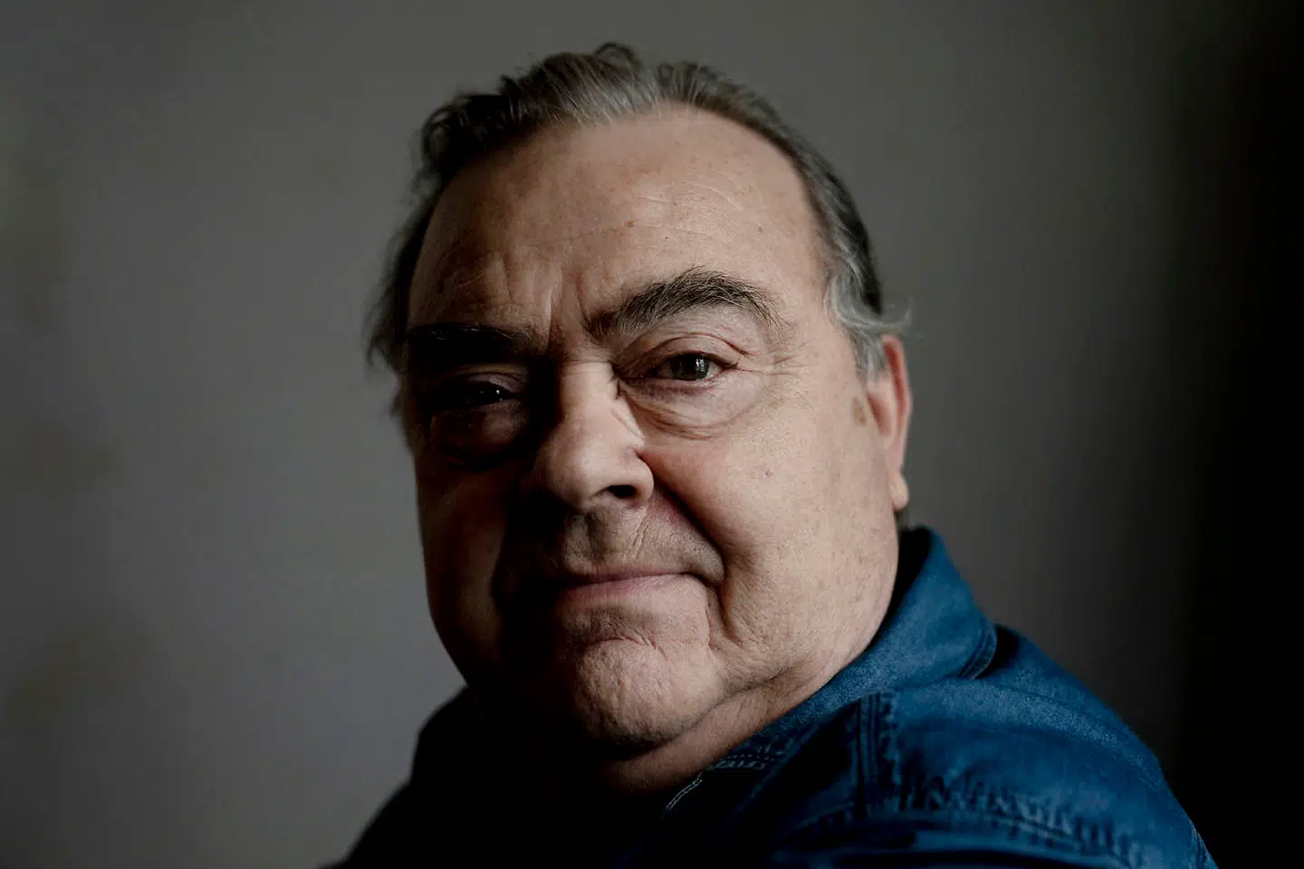 »For mig personligt handler det nok også om, at det at være en kendt, det at være en flamboyant karakter som »Jørgen«, er antitesen til min relativt armodige opvækst i Vestjylland,« siger Henning Jacobsen, der i 23 år har spillet reklamefiguren »Jørgen«.