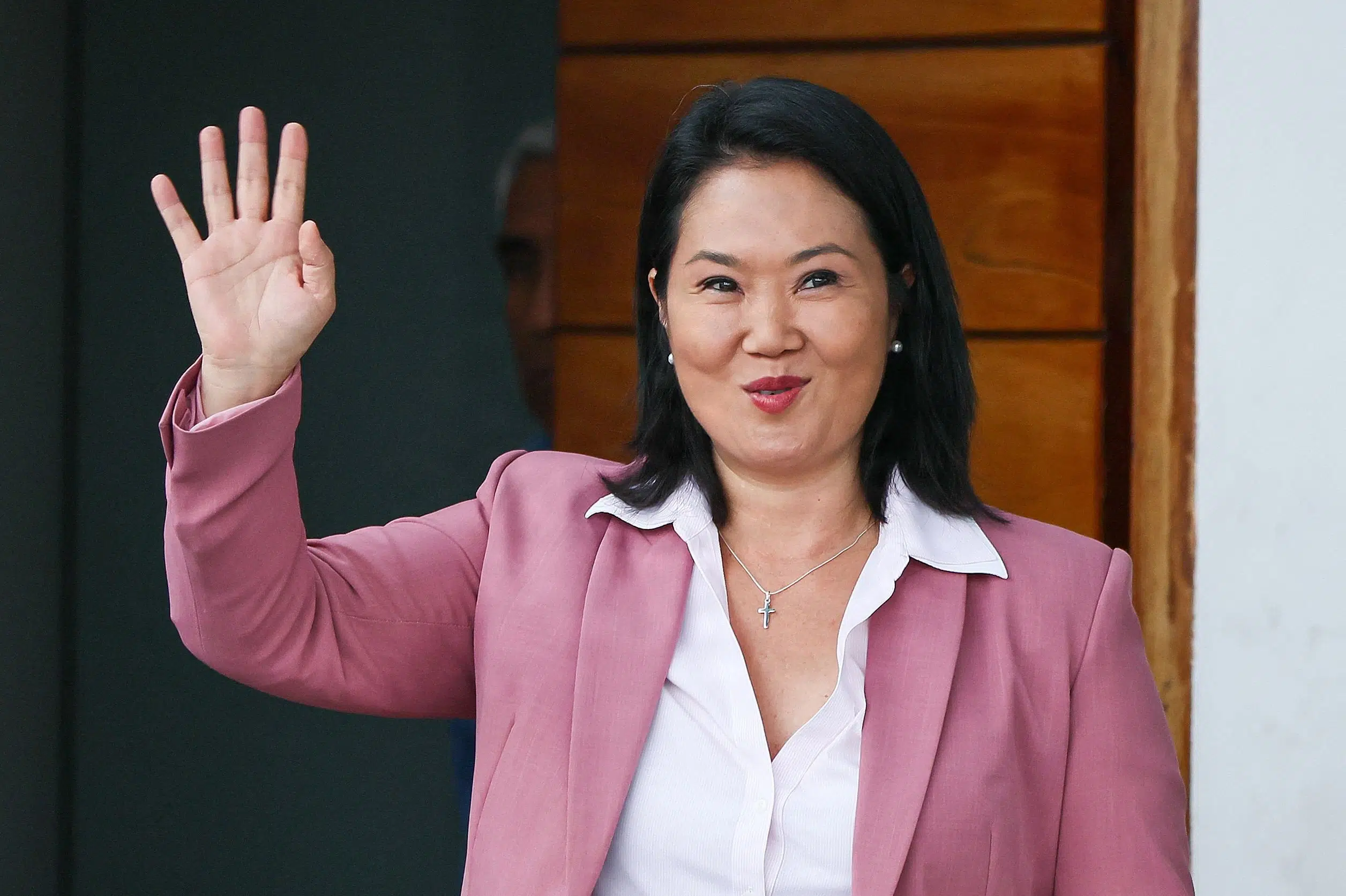 Højreorienteret præsidentkandidat vinder valg i Peru