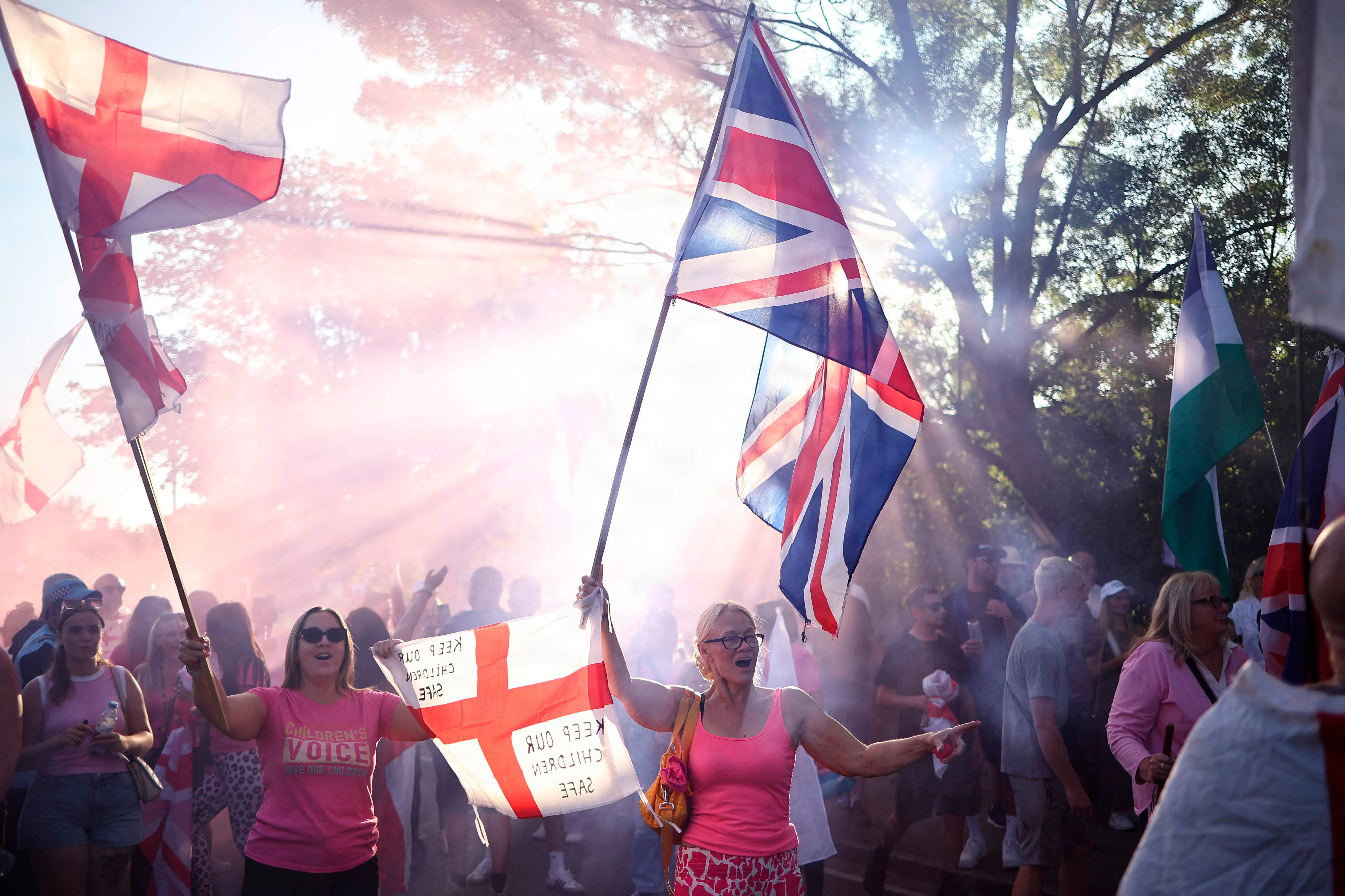 Asylansøgere skal til lommerne: Ny britisk lov bliver sammenlignet med den danske smykkelov