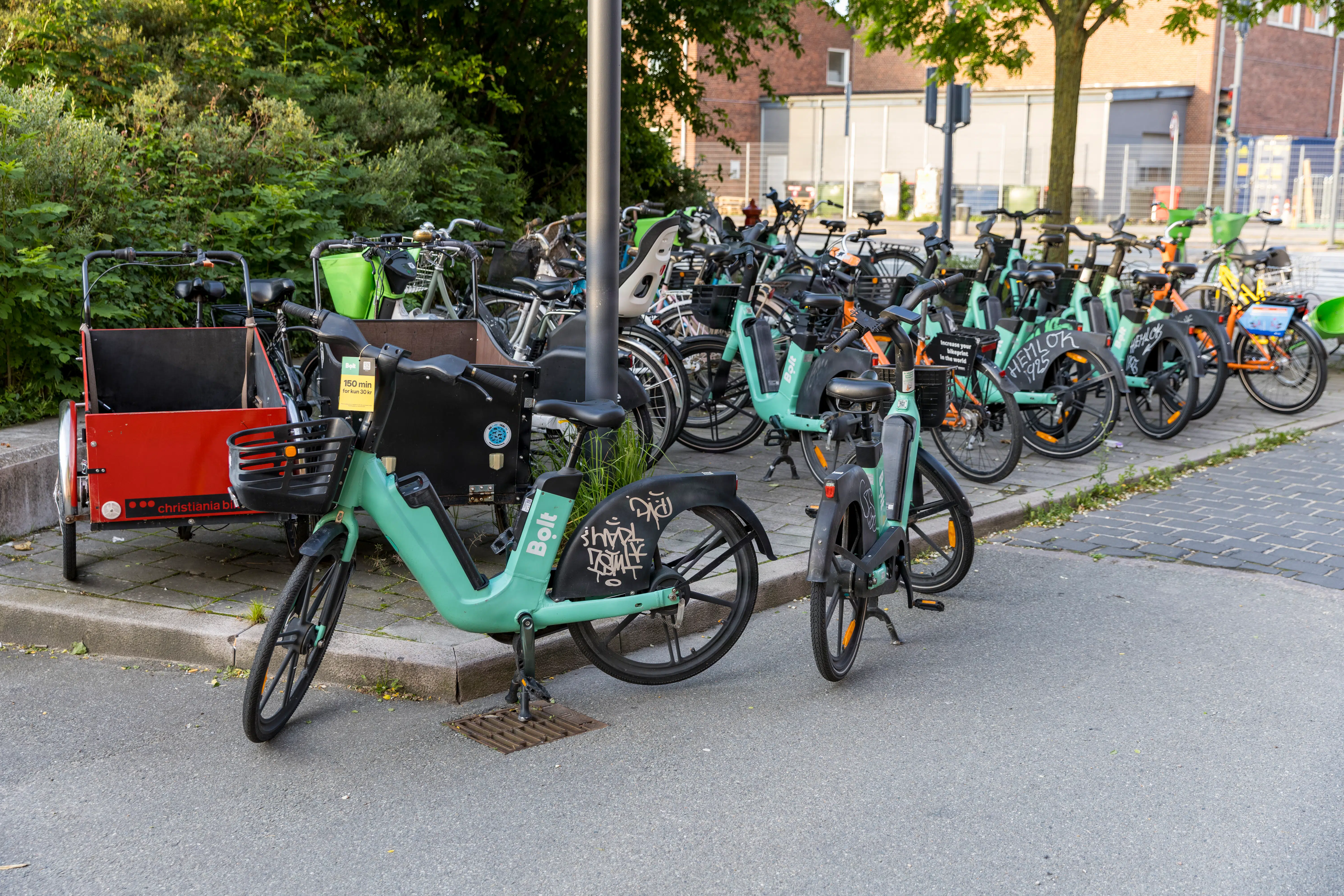 De er her, der og alle vegne, og de er til »stigende irritation« for københavnerne: Nu gør rådhuset et nyt forsøg på at få bedre styr på dem