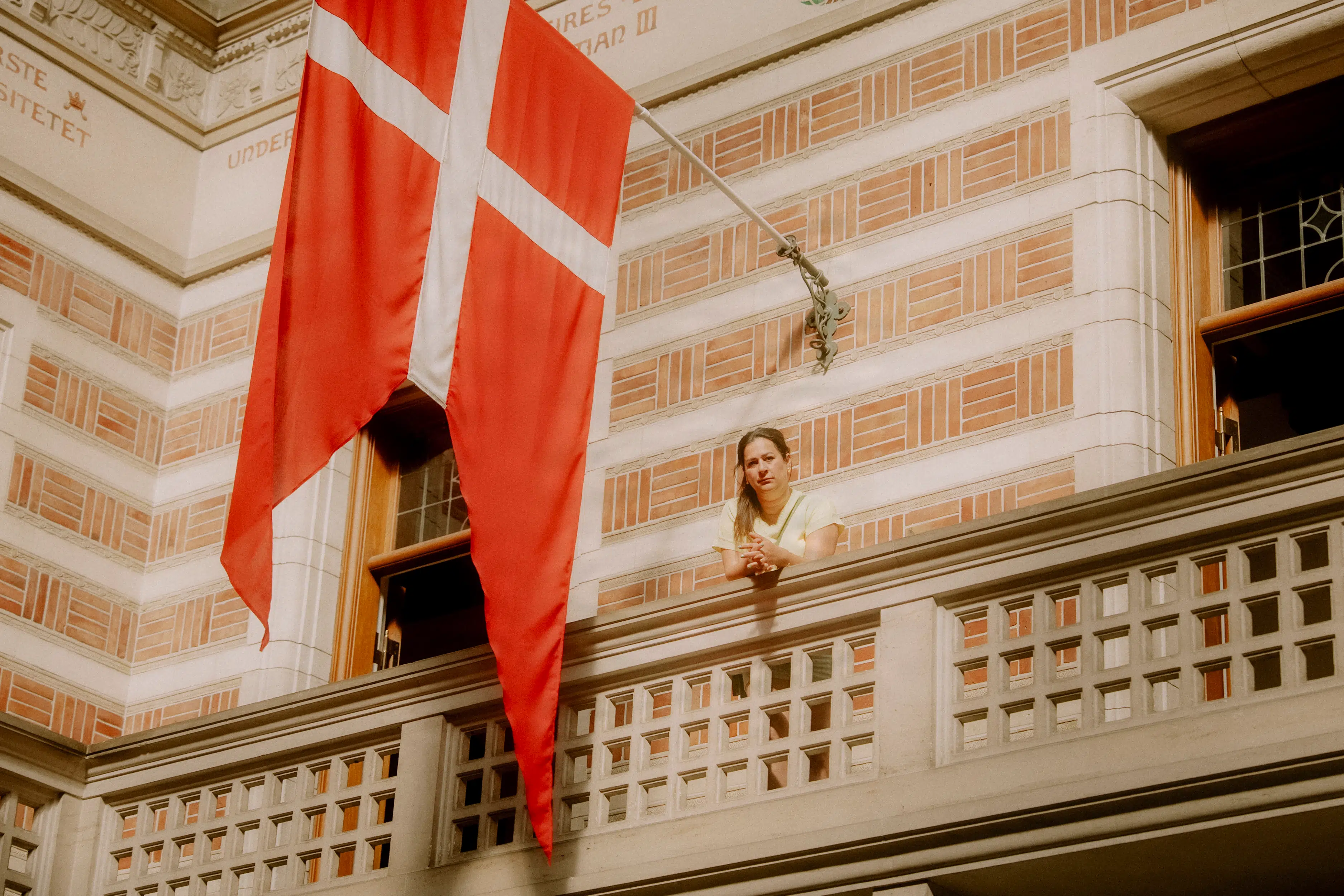 Familien siger for evigt farvel til Danmark: »Som at være gift med en voldelig mand«