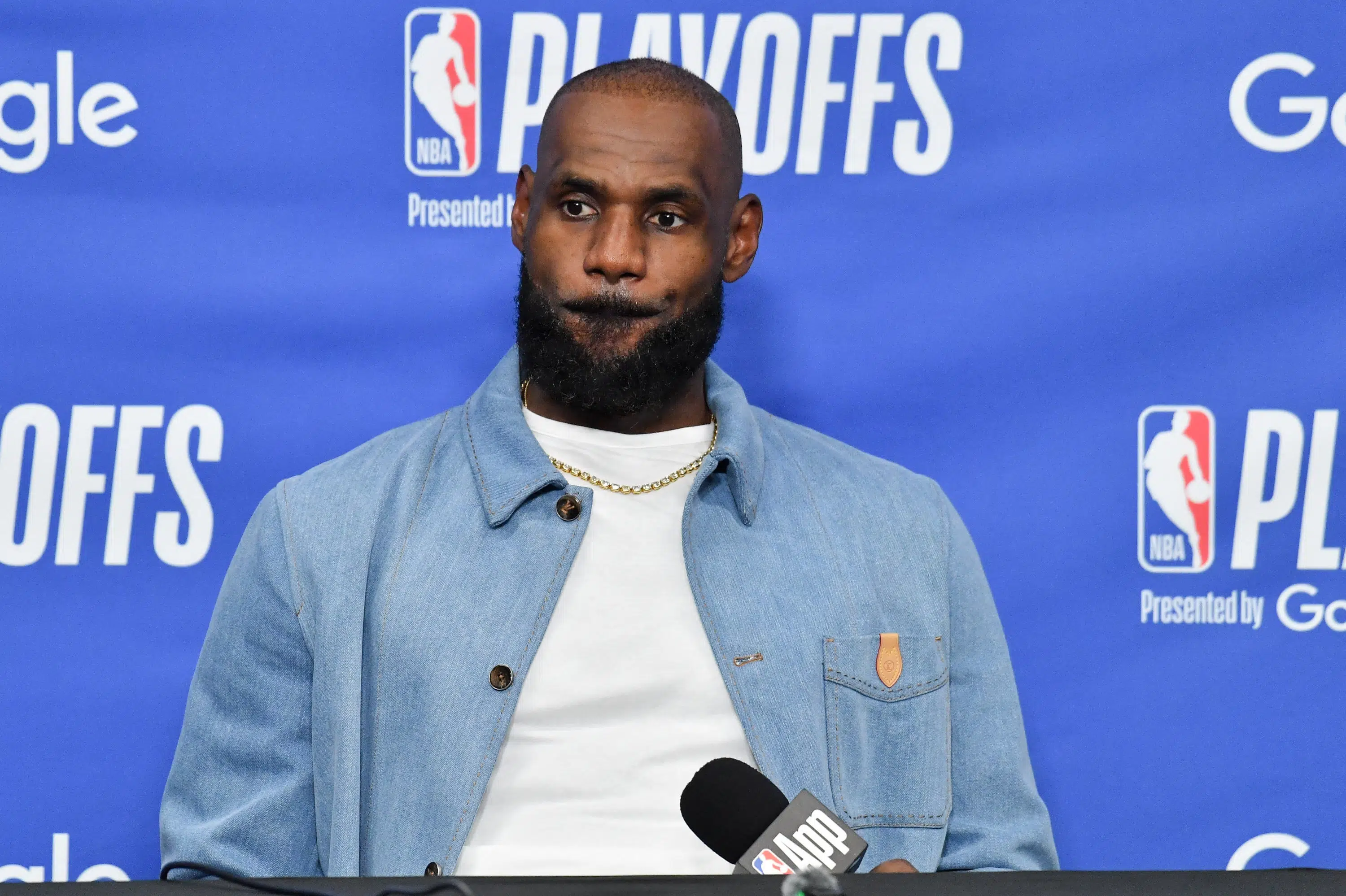 LeBron James bekræfter Lakers-exit men fortsætter karrieren