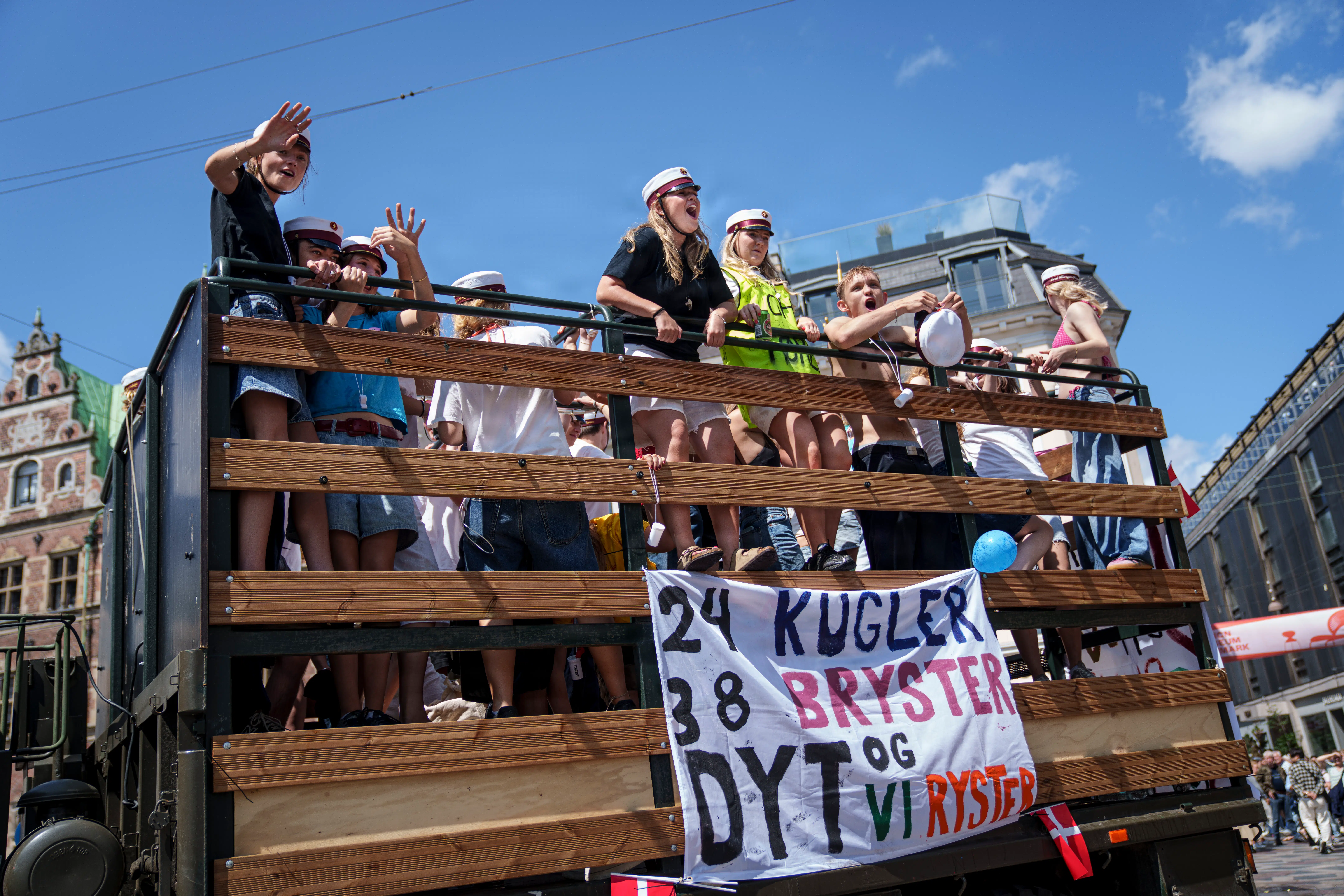 Politiet har fået hundredvis af henvendelser om studenterfejringer