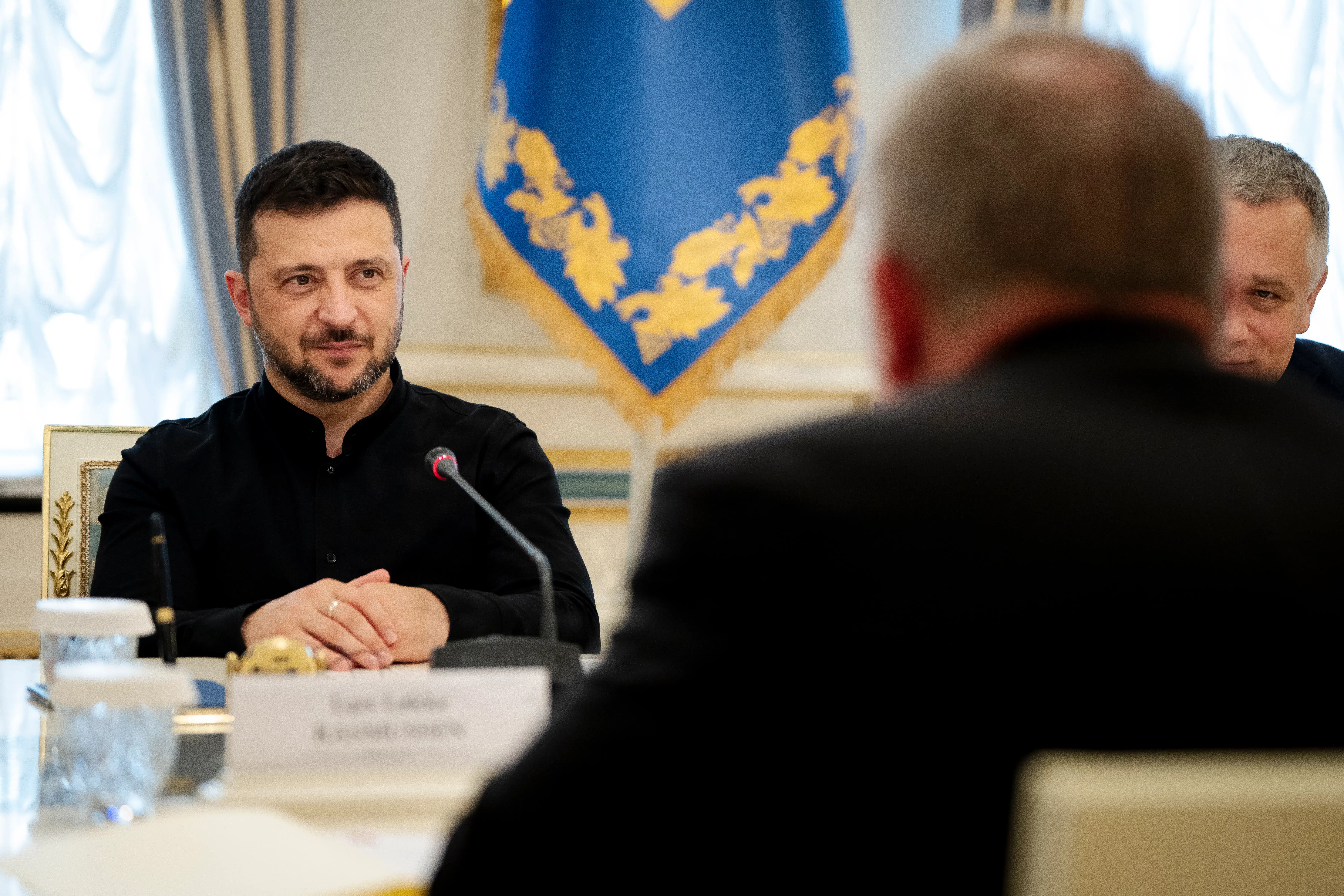 Da Zelenskyj spurgte sin rival direkte, fik han et klart svar – »magtkampen er i gang«, siger korrespondent