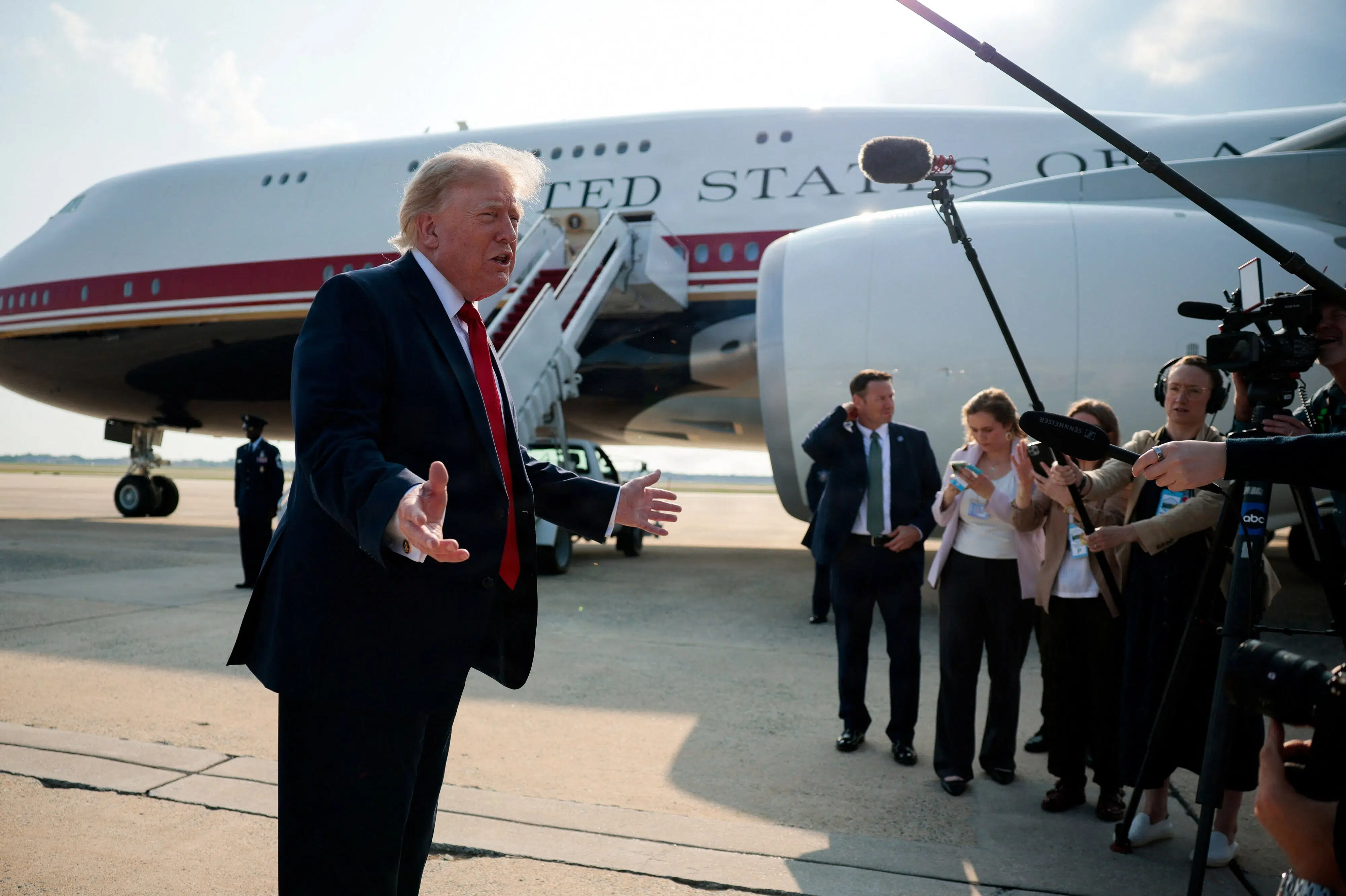 Trump indvier omdiskuteret gave fra Qatar - nyt Air Force One