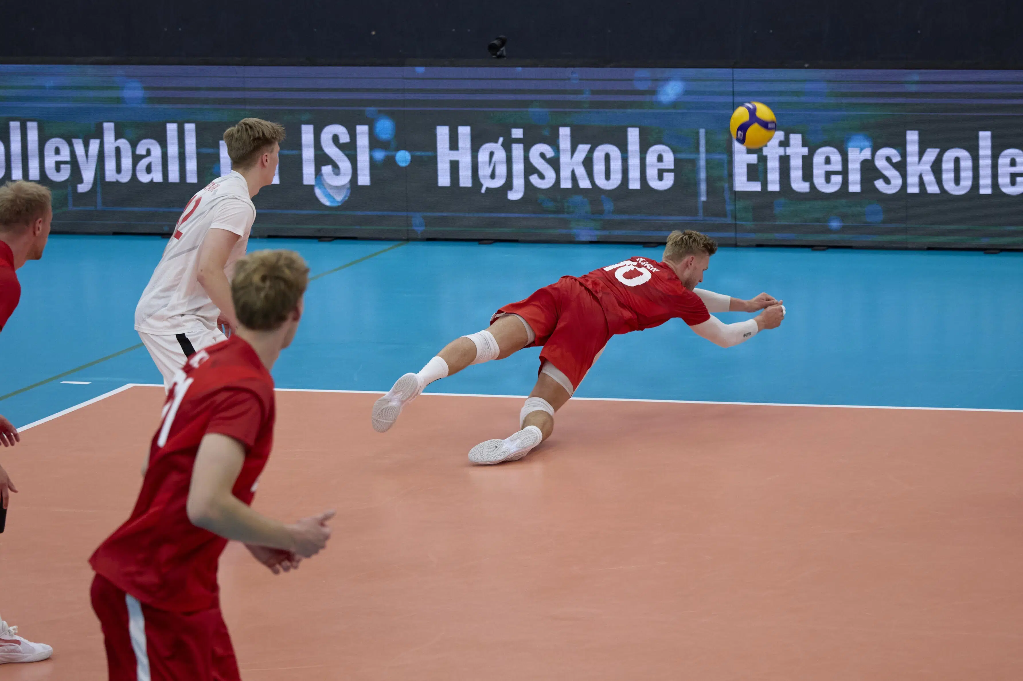 Finland forpurrer dansk drøm om volleyballfinale