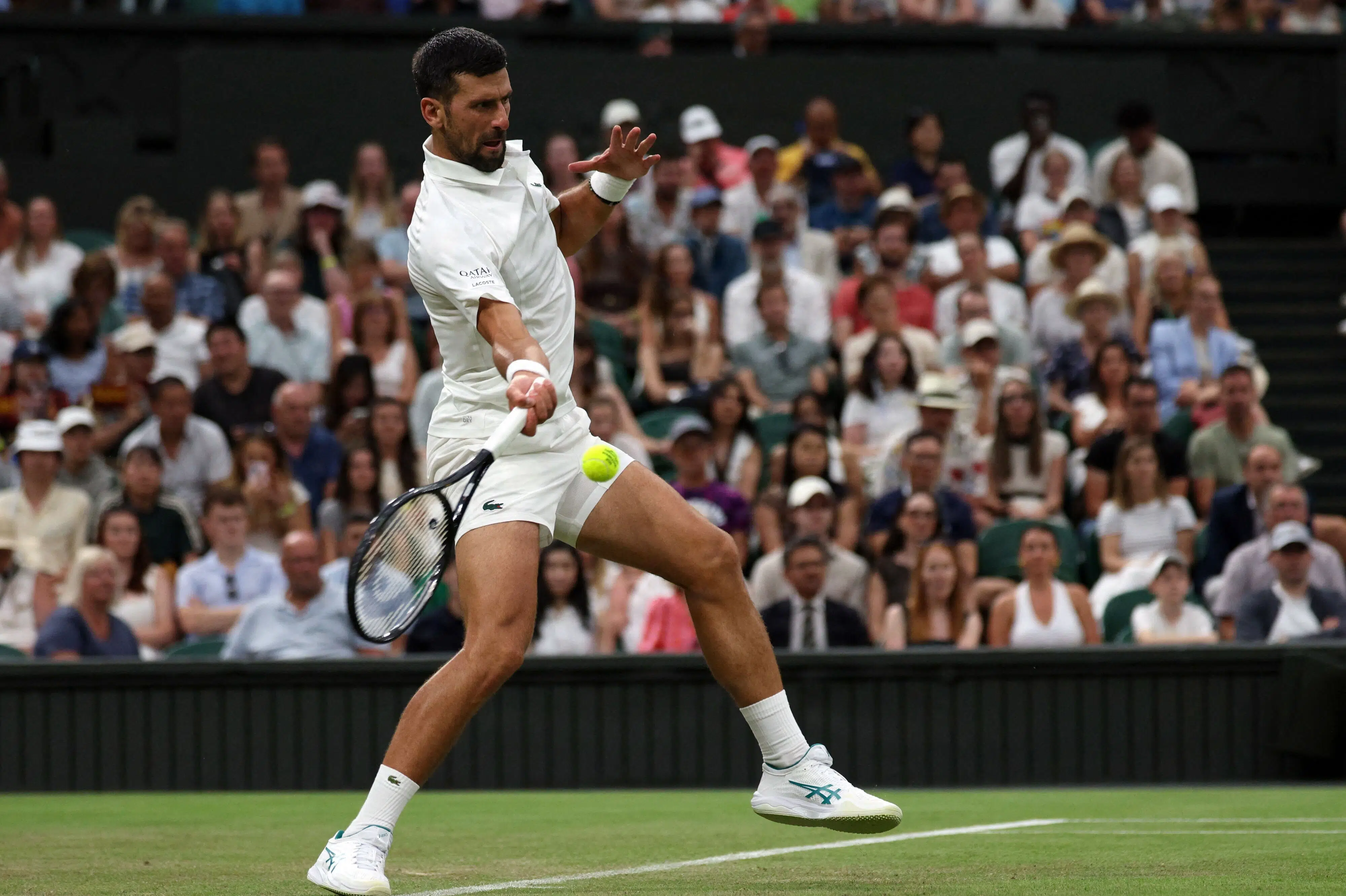 Pletfri Djokovic afslutter god favoritdag ved Wimbledon