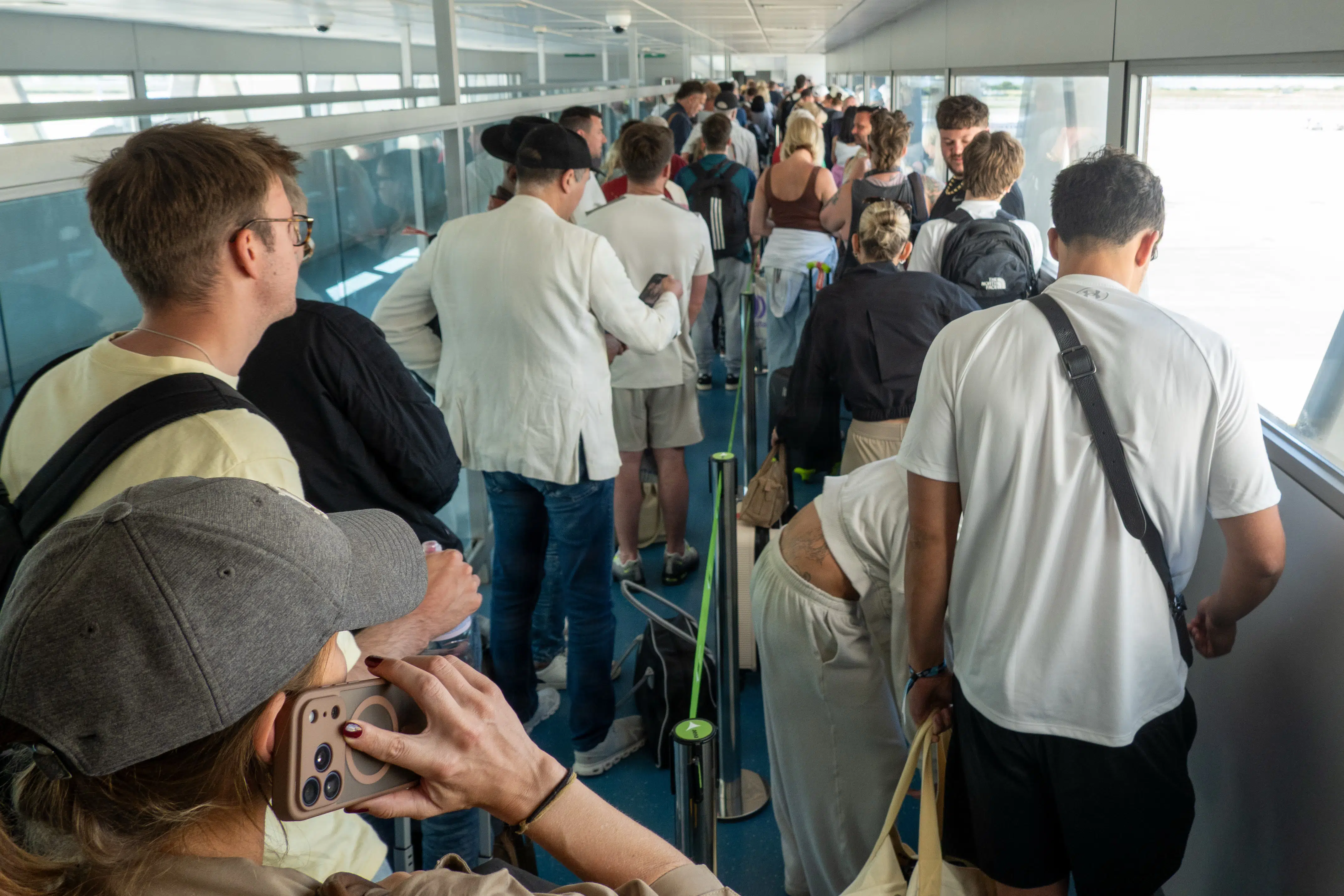 Fly må lette halvtomme – lufthavne og flyselskaber kræver sommerpause for nyt passystem