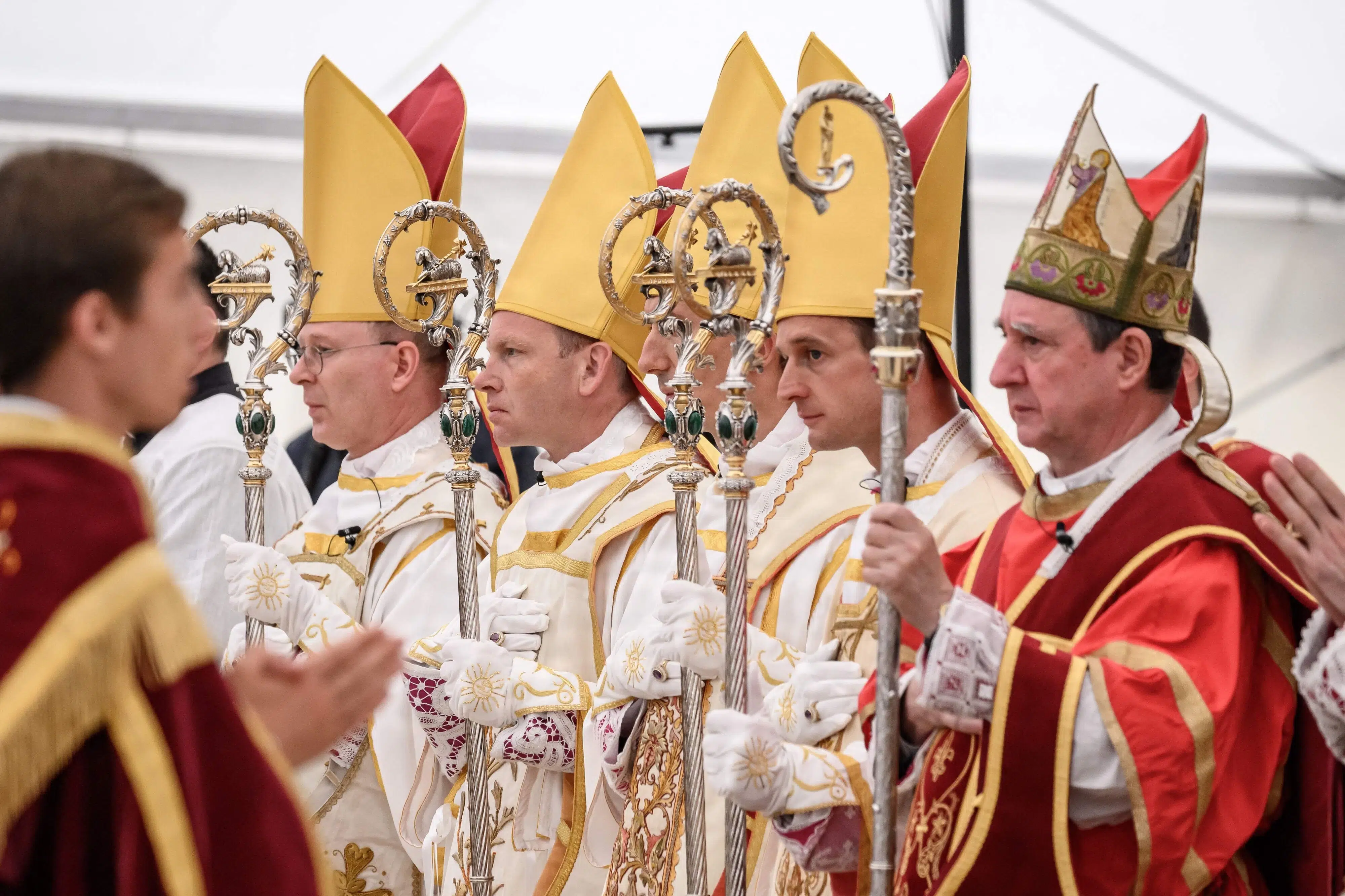 Seks biskopper smidt ud af den katolske kirke under strid med Vatikanet