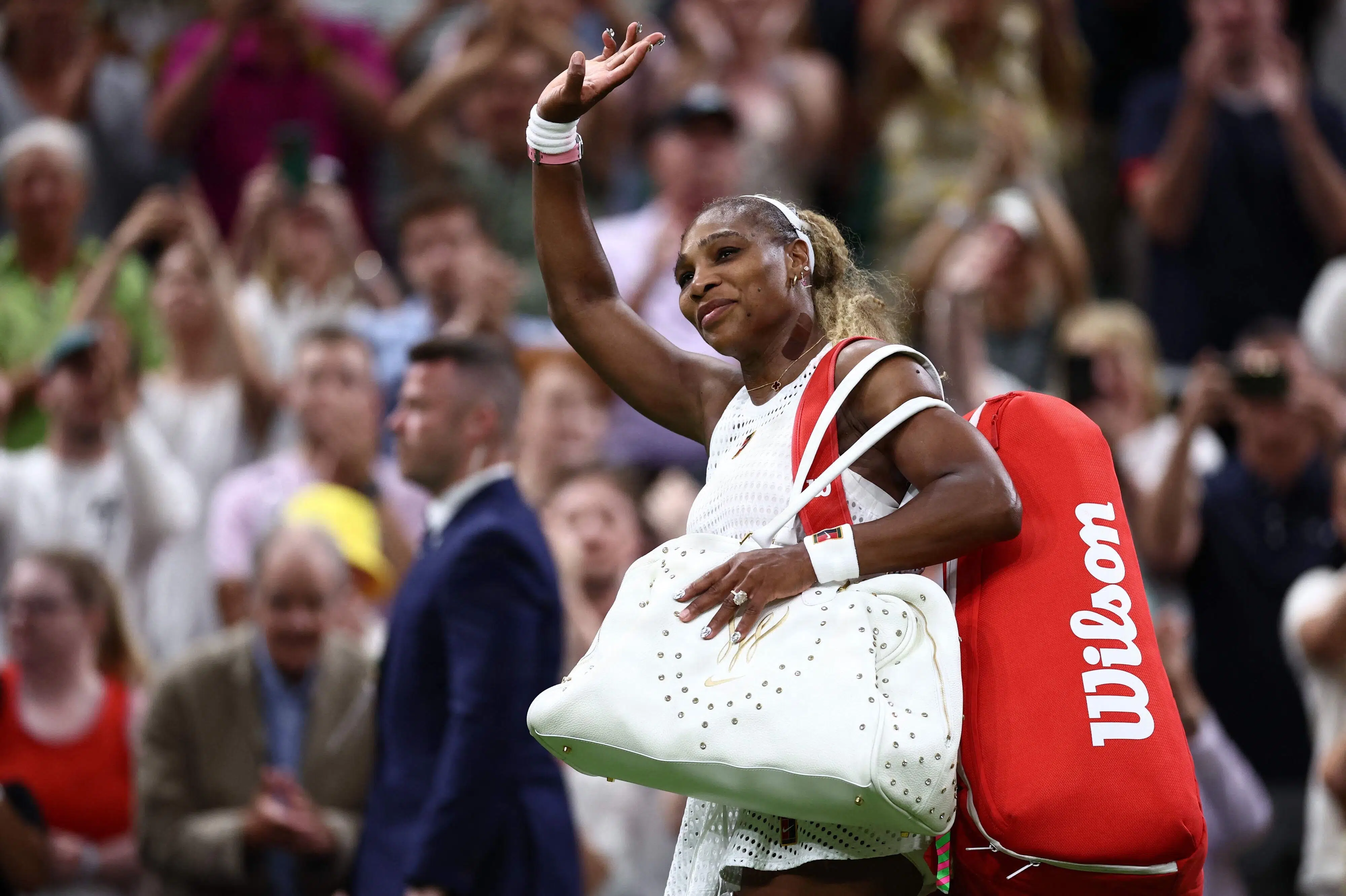 Knæskade gør Serena Williams tvivlsom til double med storesøster