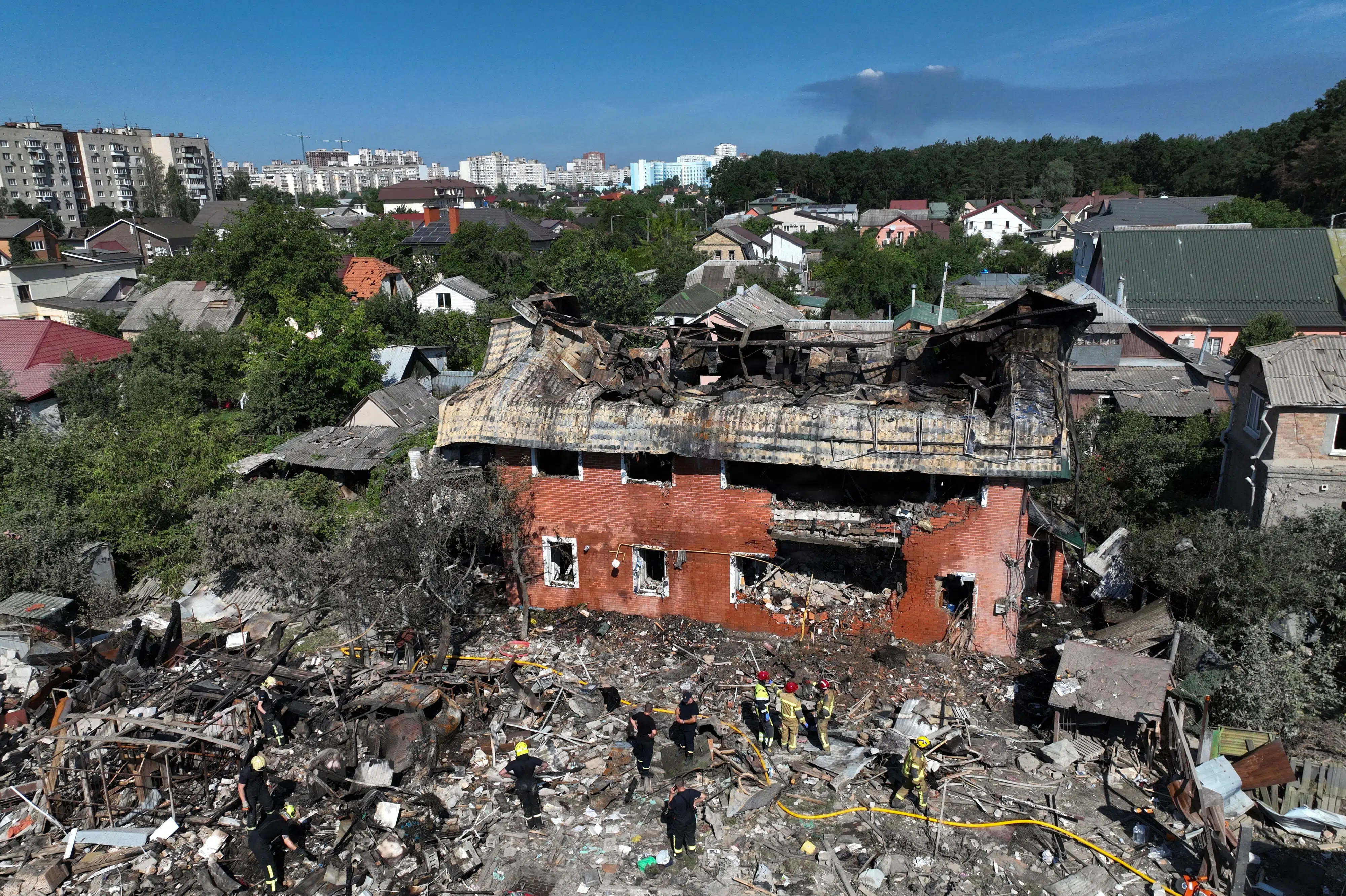Mindst 17 er dræbt i det hidtil største angreb på Kyiv under krigen