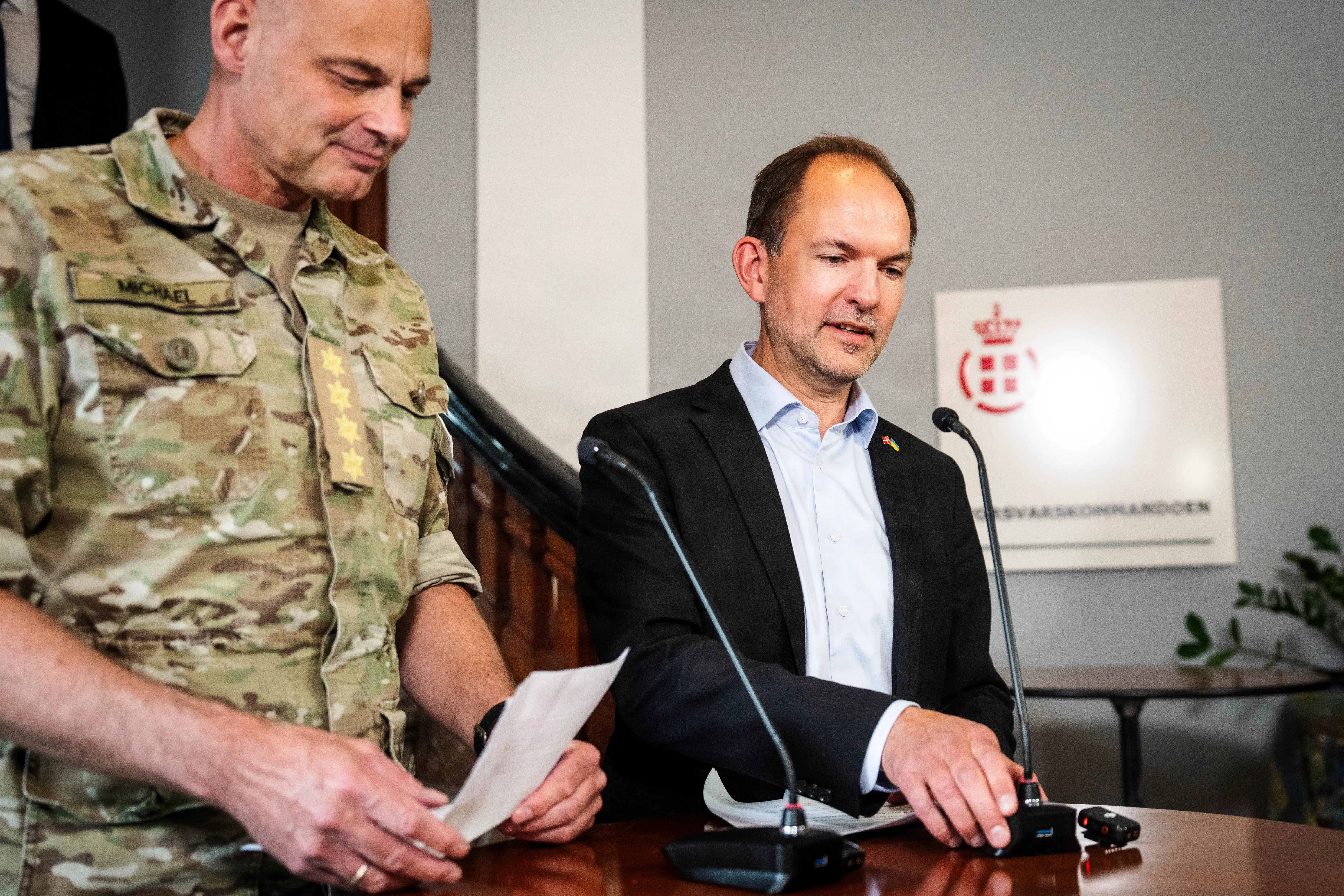For to uger siden fremlagde de den længe ventede rapport. Nu sår en besked tvivl om Forsvarets forklaring