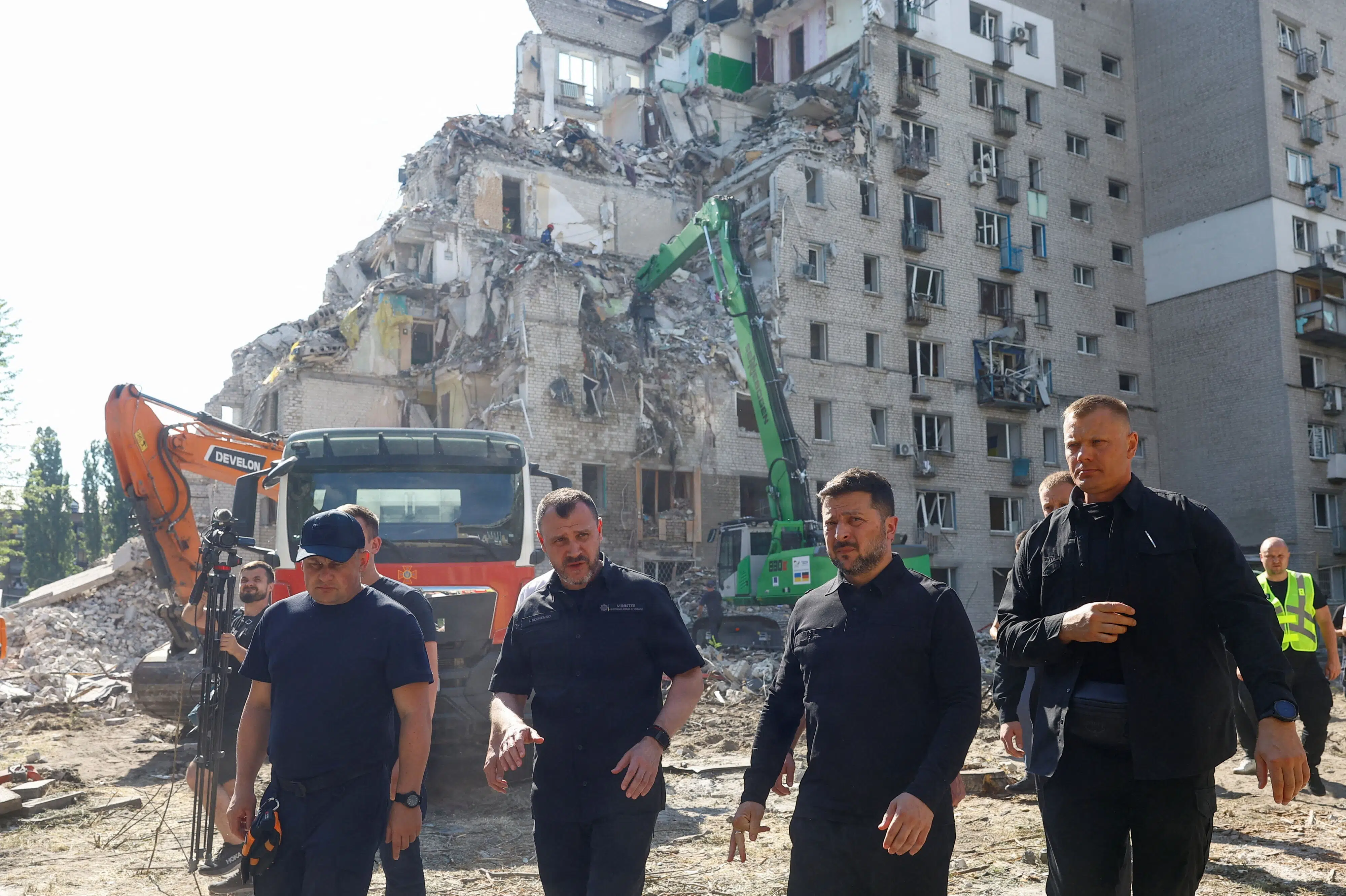 Zelenskyj lover at svare igen efter massivt russisk angreb på Kyiv