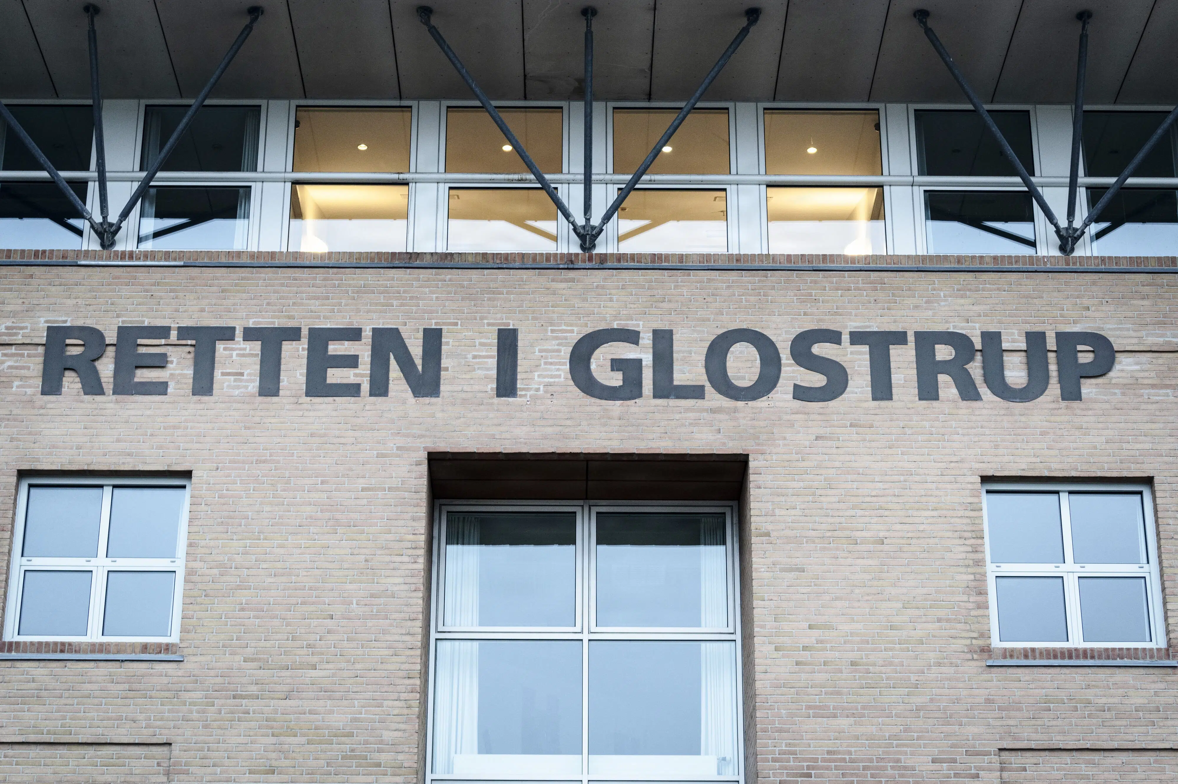 Læge fra tv-program straffes for falske blodprøver