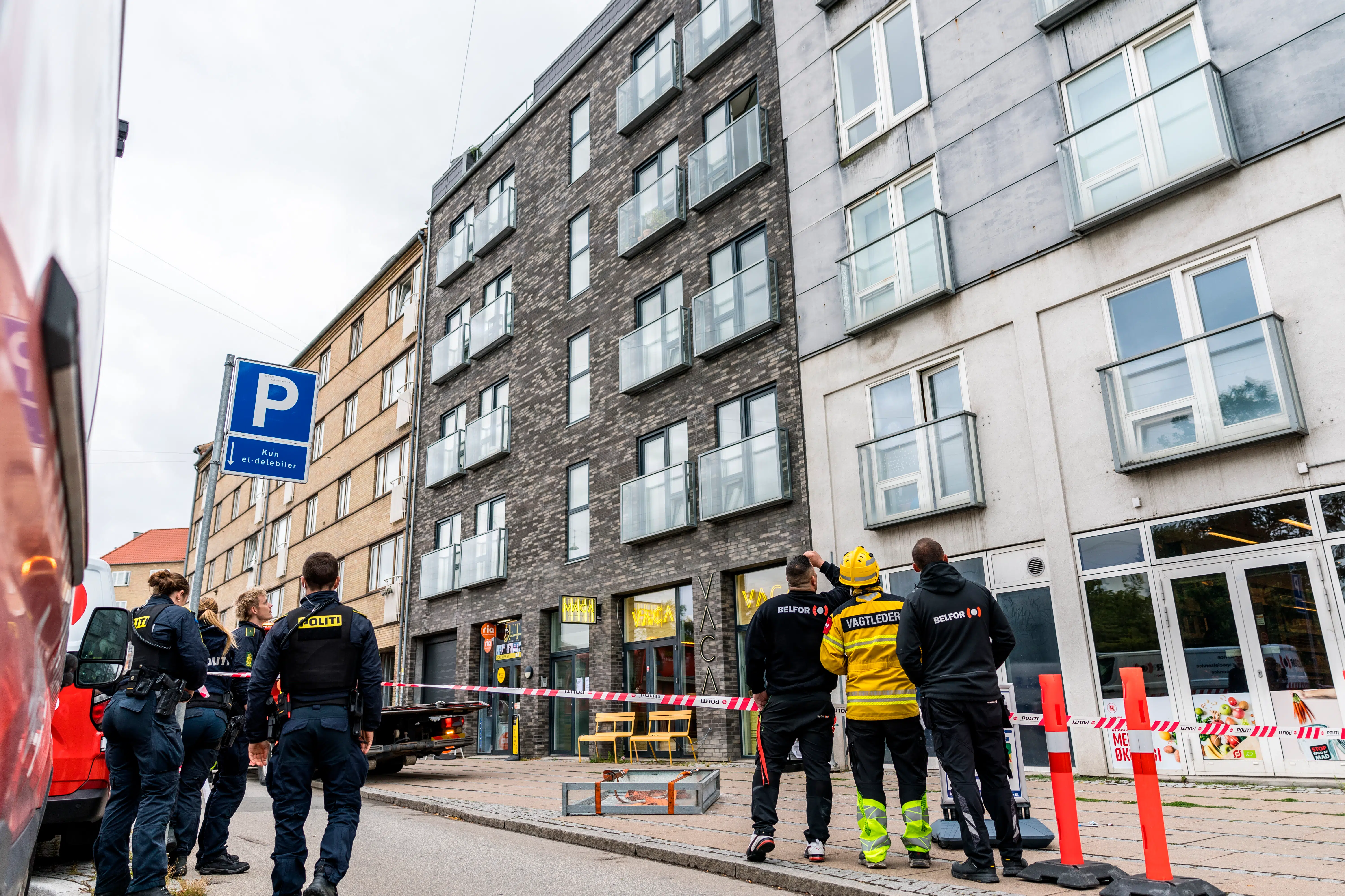 Ulykke i København: Mand og altan faldt ned fra ejendom
