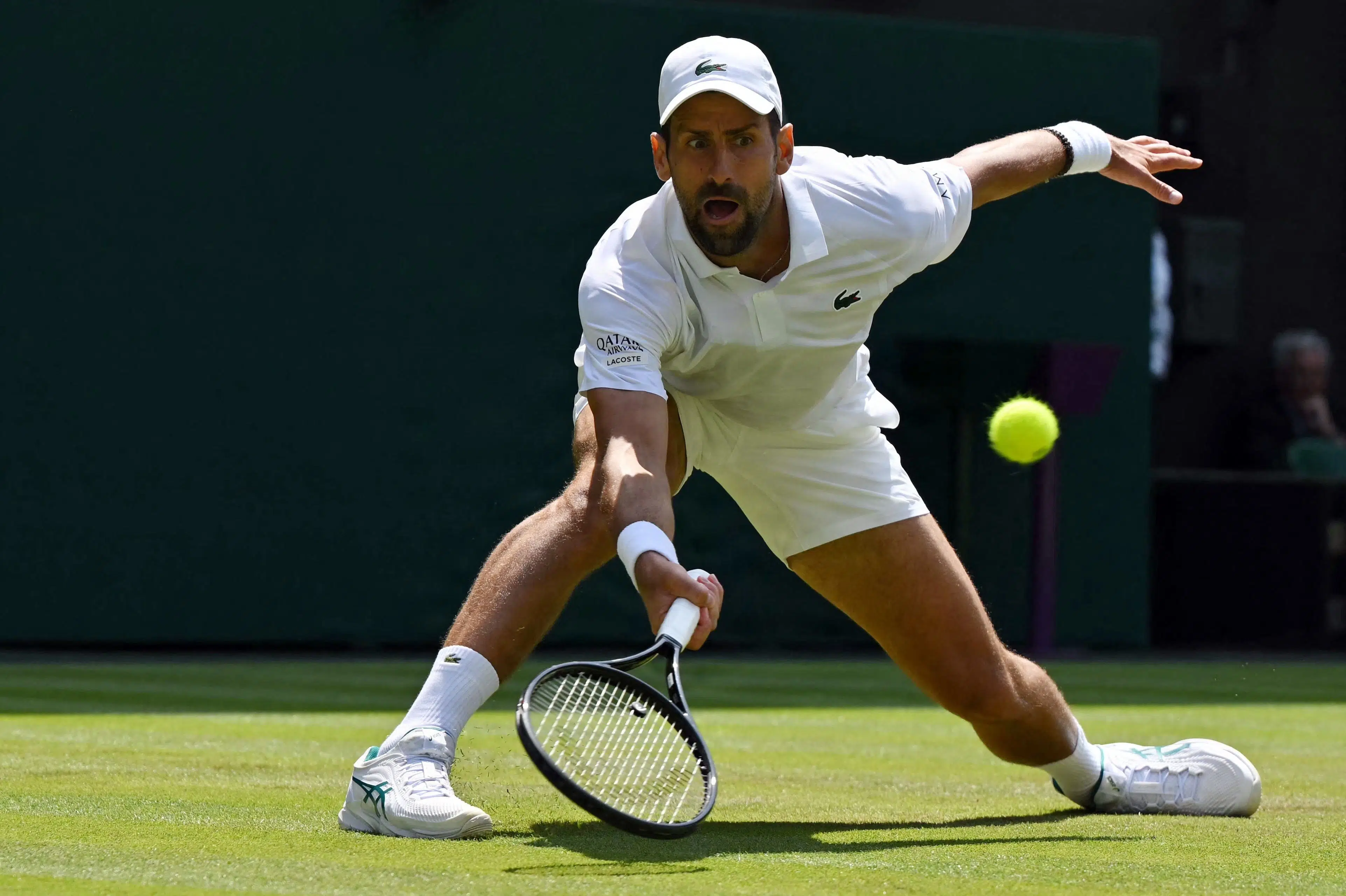Djokovic vinder og tangerer Federers Wimbledon-rekord