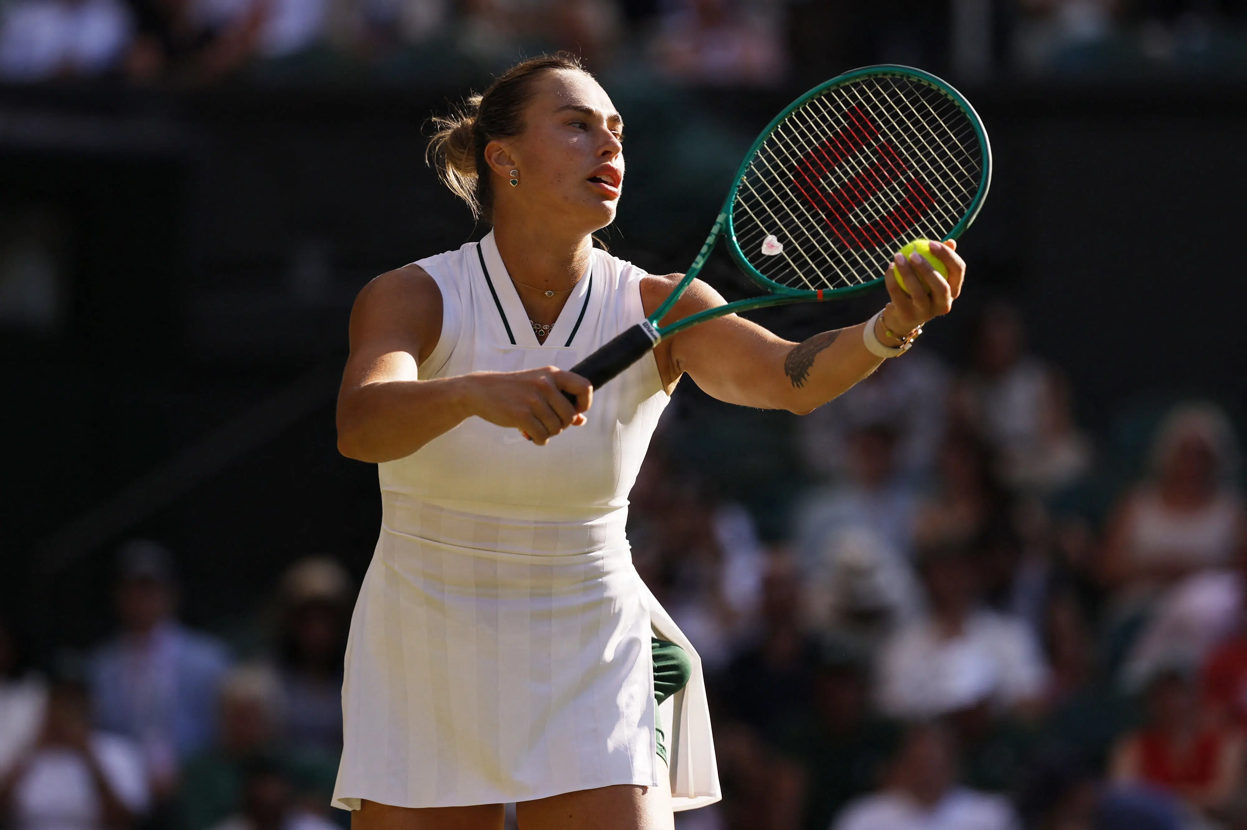 Wimbledon-favoritten booker billet til stormøde