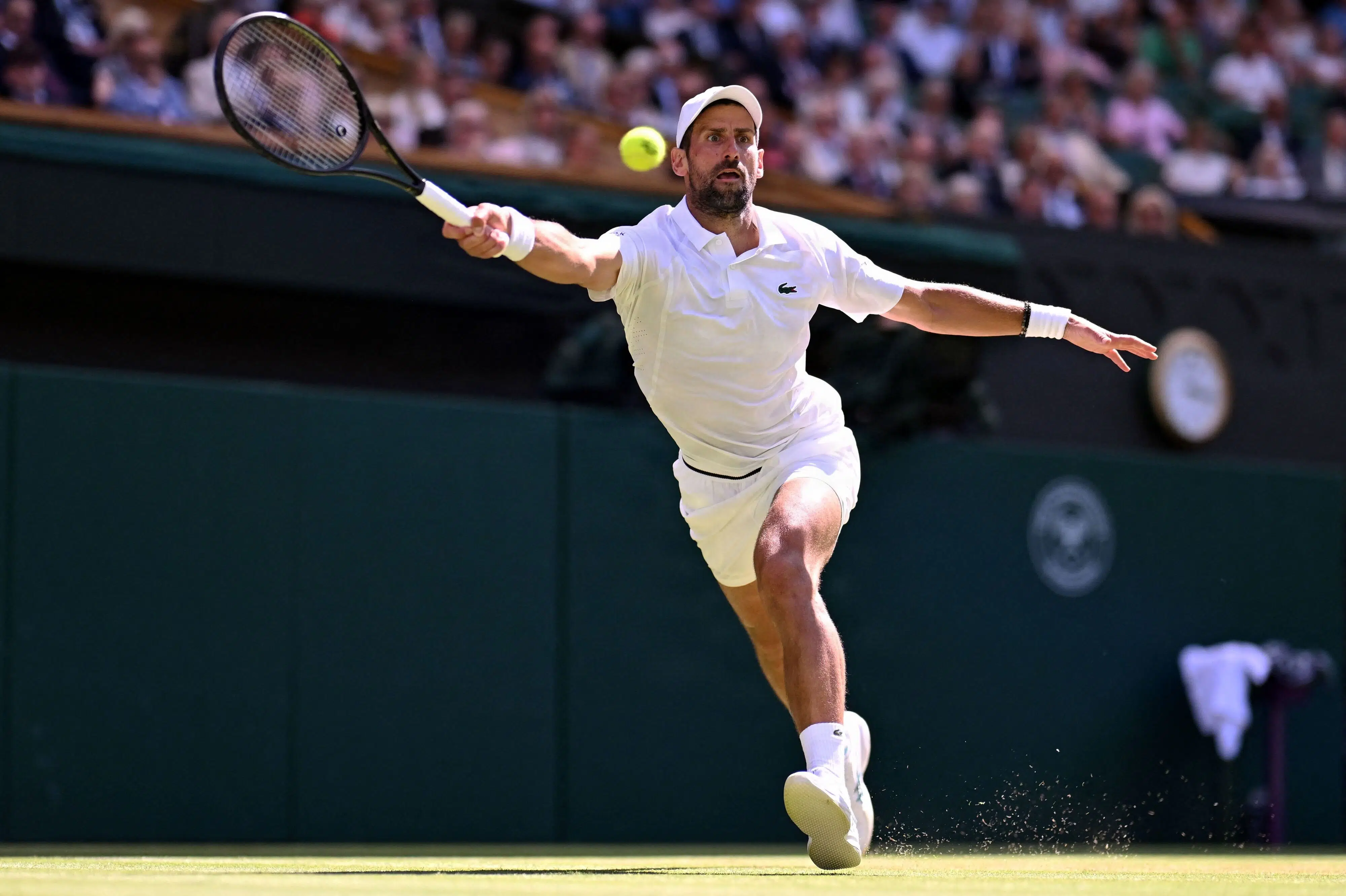 Kong Frederik så Djokovic spille sig i Wimbledon-kvartfinalen