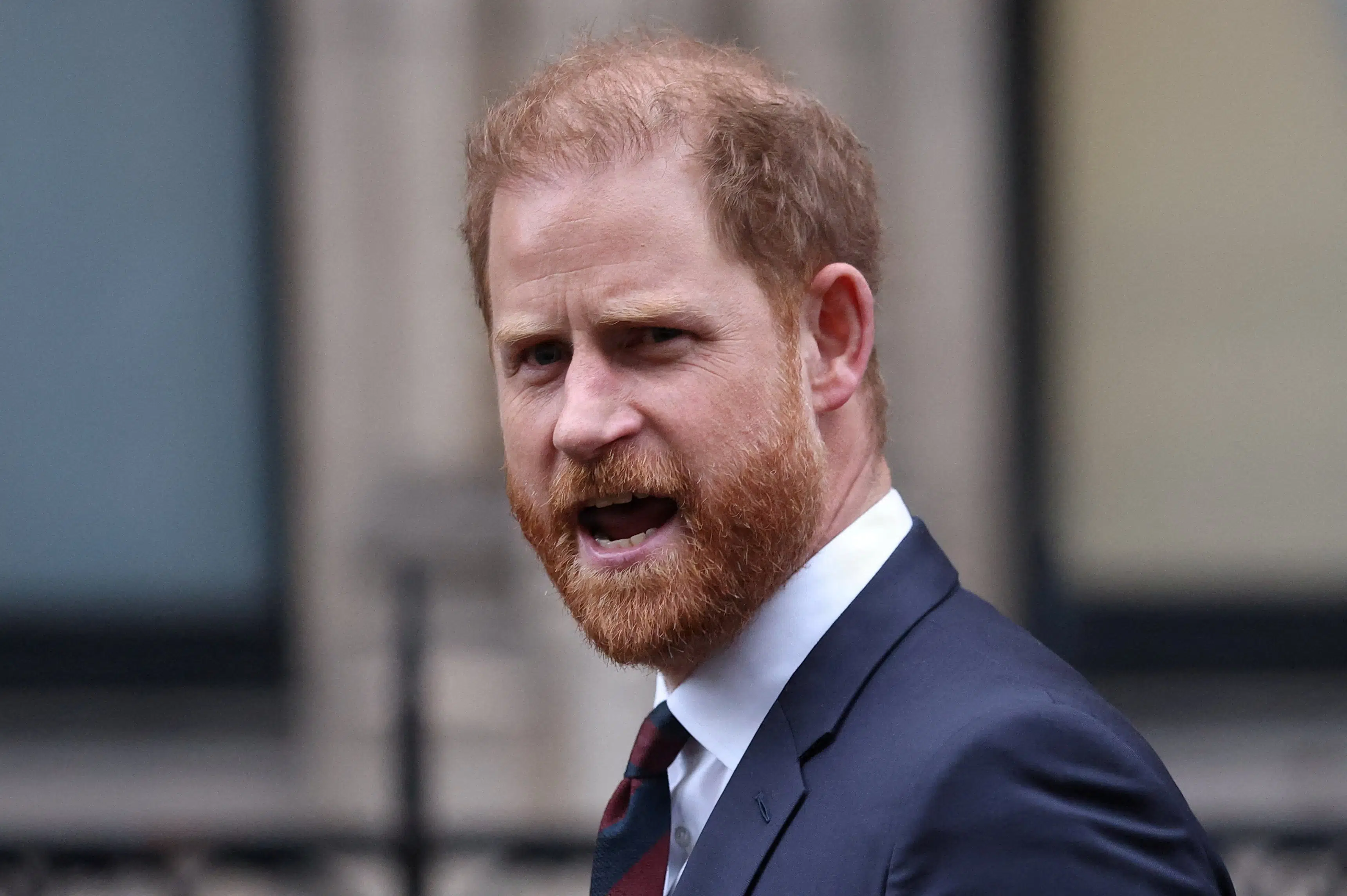 Mandag formiddag brød en bitter ordkrig ud mellem prins Harry og Buckingham Palace. Den afslørede en mørk erkendelse 