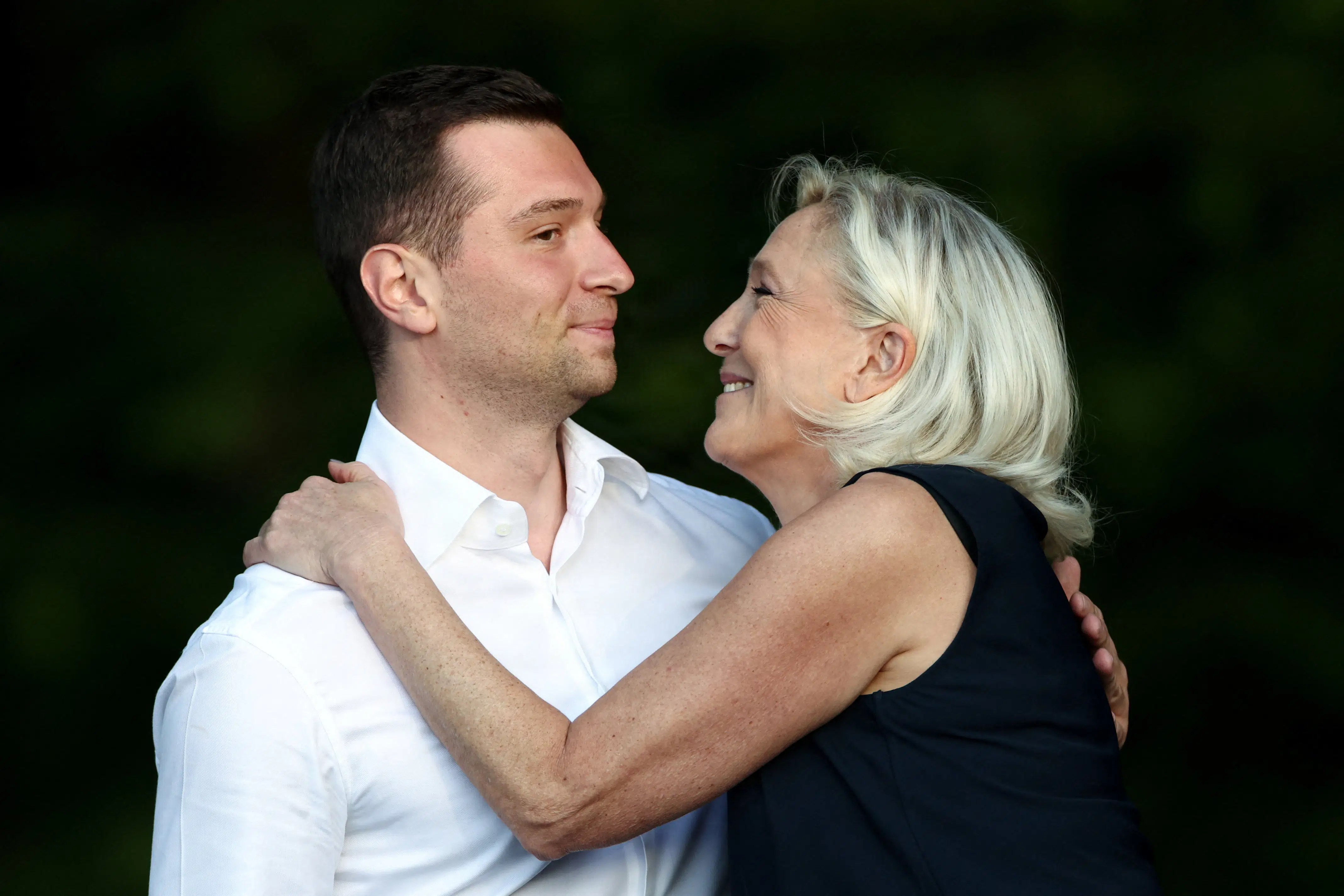 Bitter konflikt lurer før skæbnedom: »Le Pen vil næppe uden vrøvl afgive sin magt«