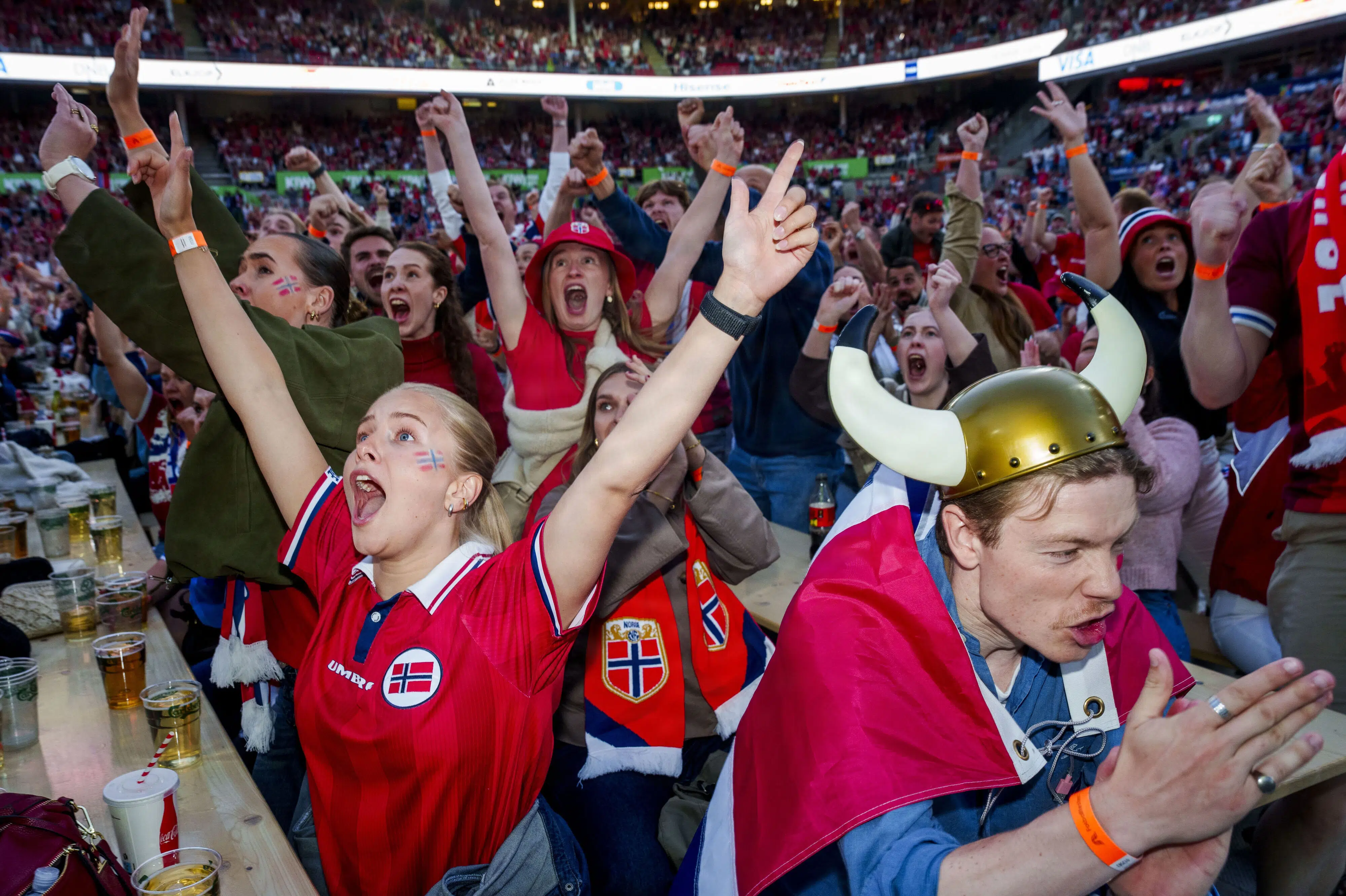 Norsk særfly til VM-kvartfinale blev booket på få sekunder