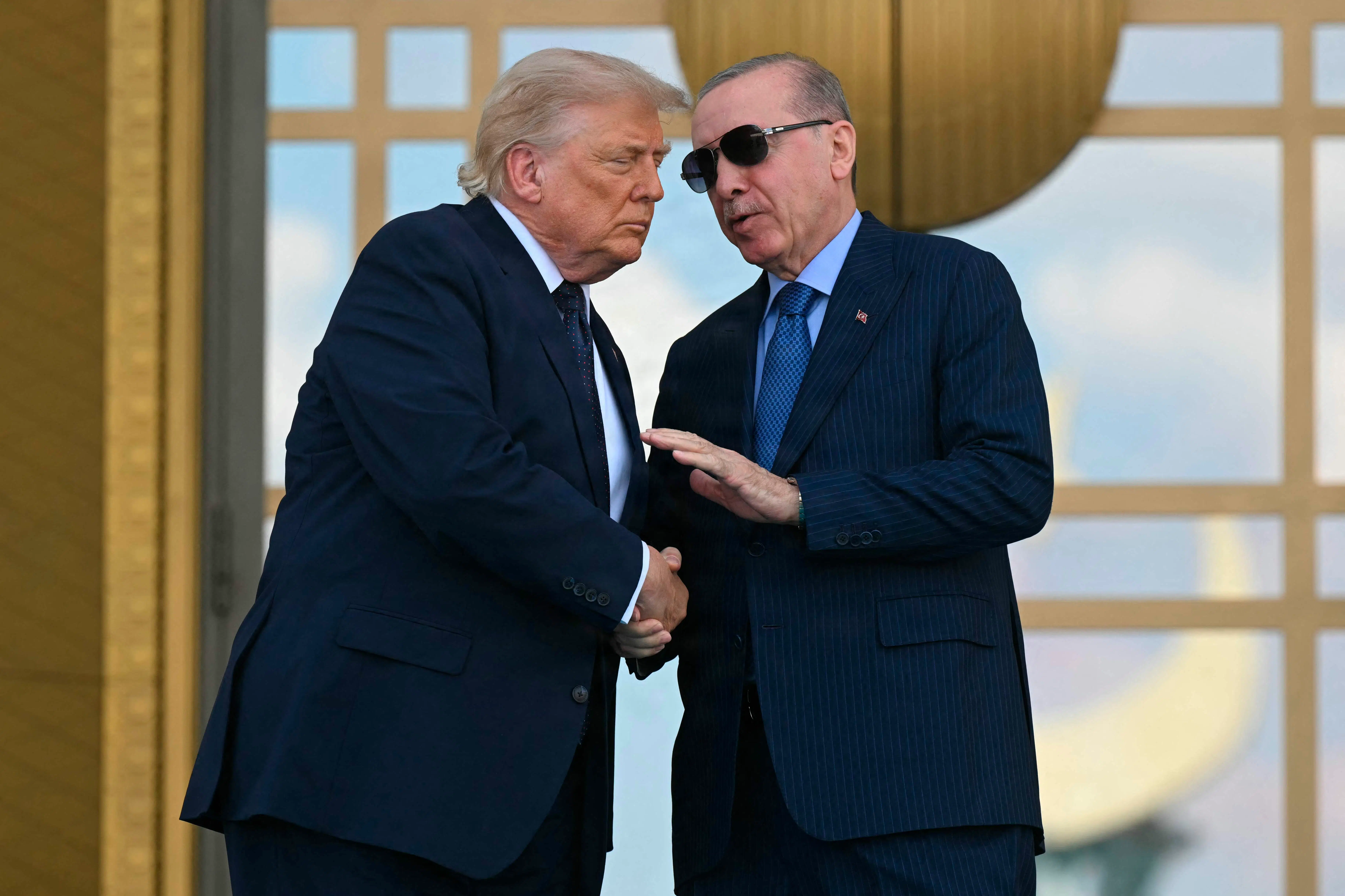 Trump tav og kiggede ned i gulvet. Så bekræftede han med ét ord de allieredes – og Danmarks – værste frygt