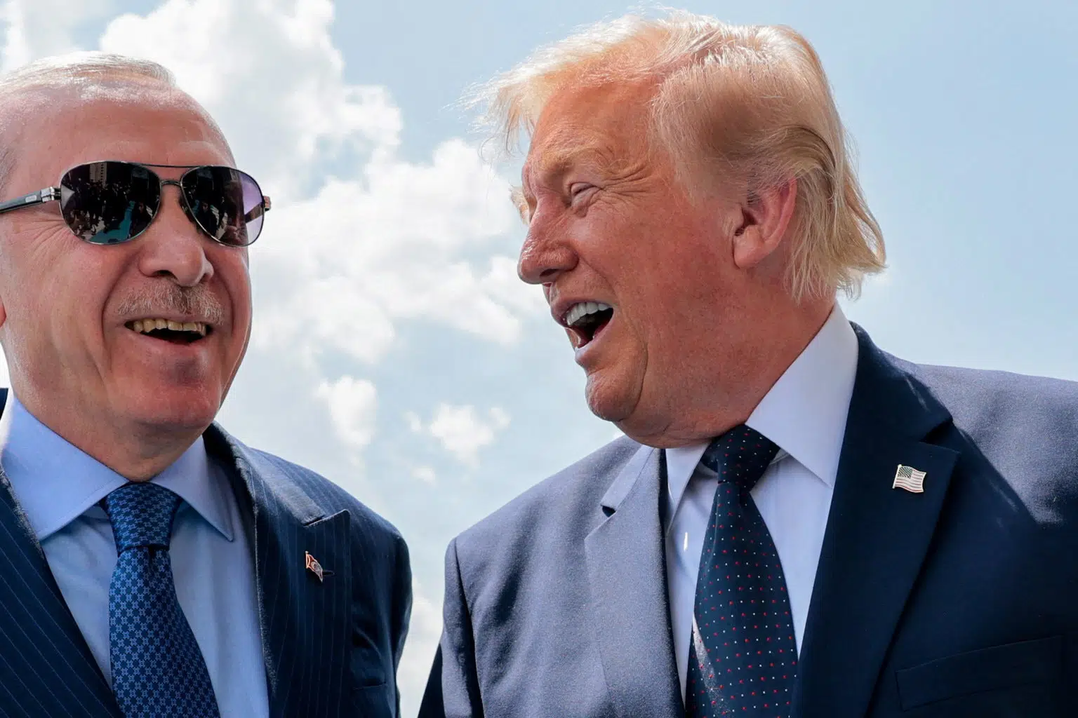 I går landede en sur Trump til topmødet. I dag venter et afgørende møde