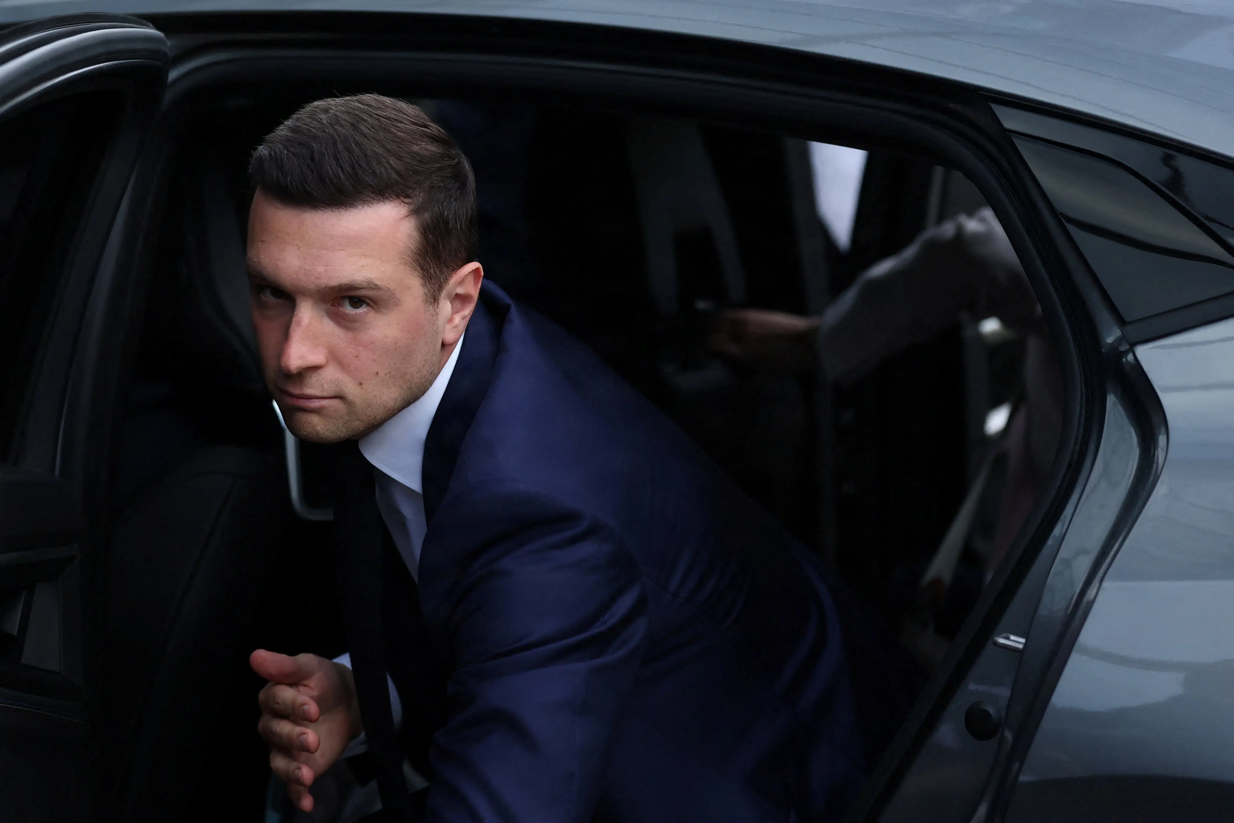 Den unge løve var alt for liberal. Derfor slog Le Pen til og »fyrede« sin unge protegé