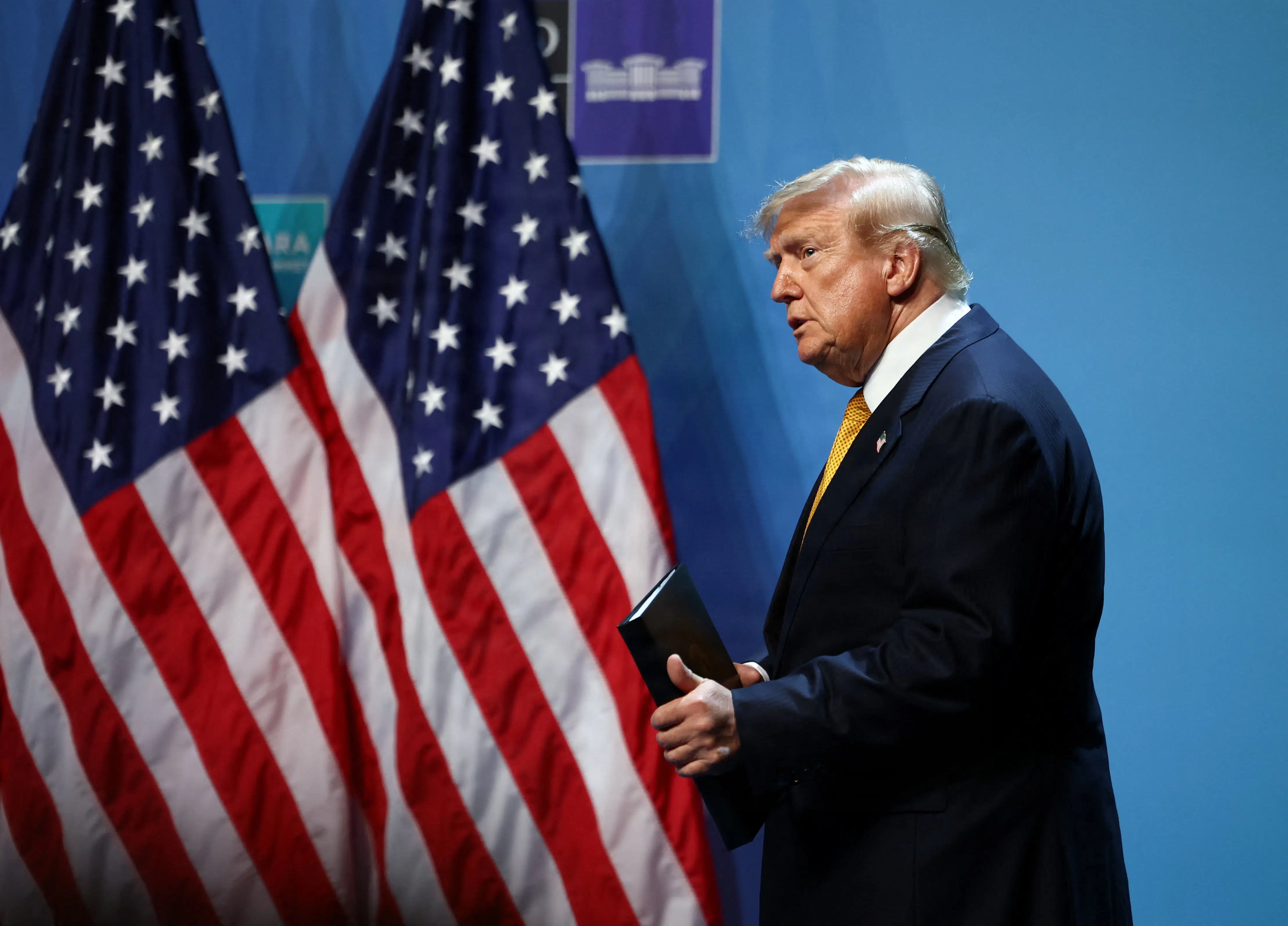 »Det må du spørge en psykolog om.« Et kaotisk topmøde startede med vrede og sluttede – ifølge Trump – med kærlighed