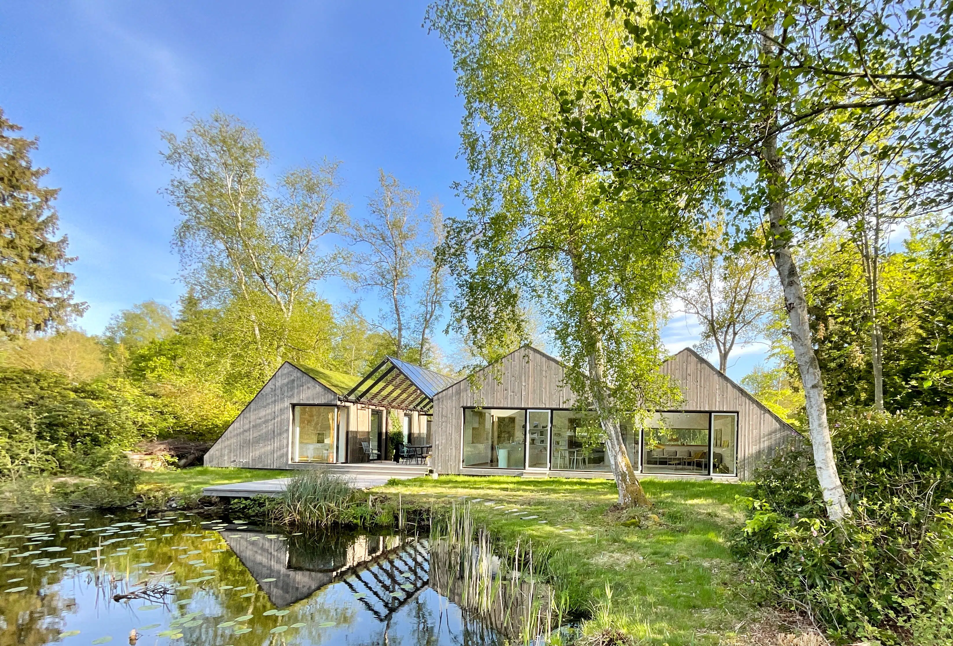 Holger Dahl ser på drømmesommerhuse: Arkitektens eget hus til flere generationer 
