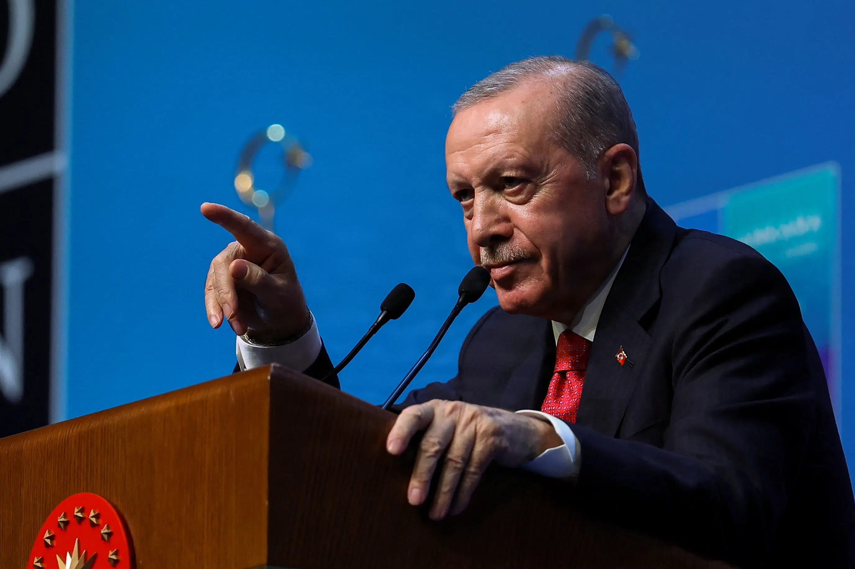 Statsledere fik indgraveret revolver i gave af Erdogan til topmøde