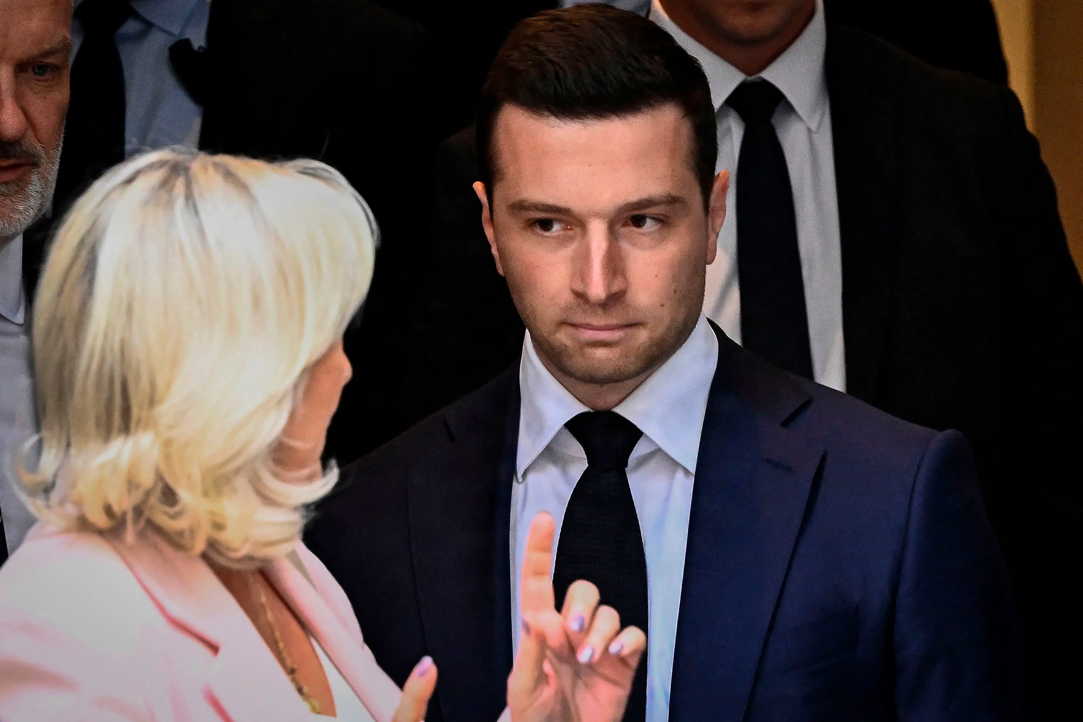 Bruxelles’ håb om en fransk Meloni svinder ind. Nu frygter EU en implosion