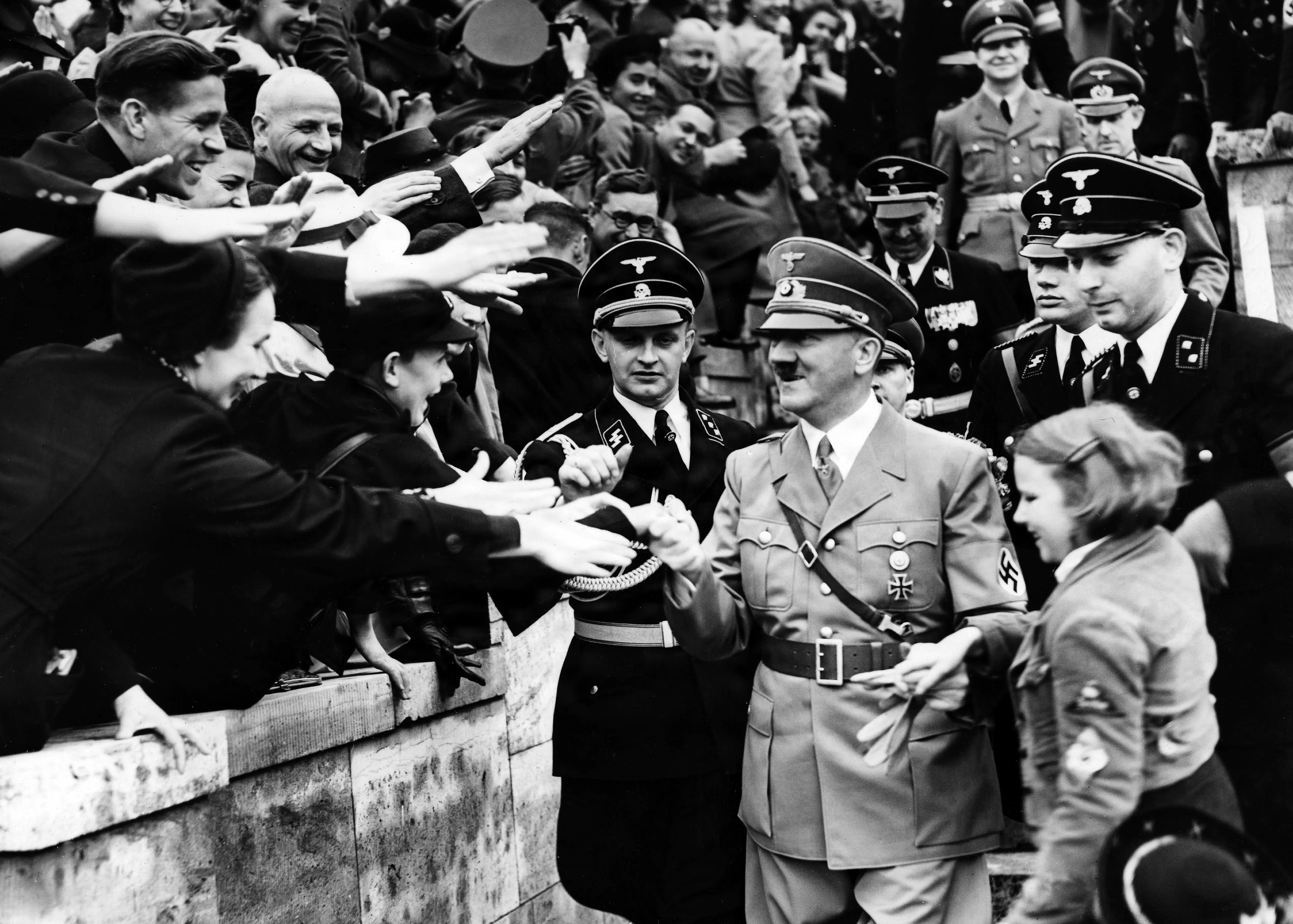 Vi lærte at elske Jesus og hade nazismen. Nu er »Hitlers æra« ved at rinde ud