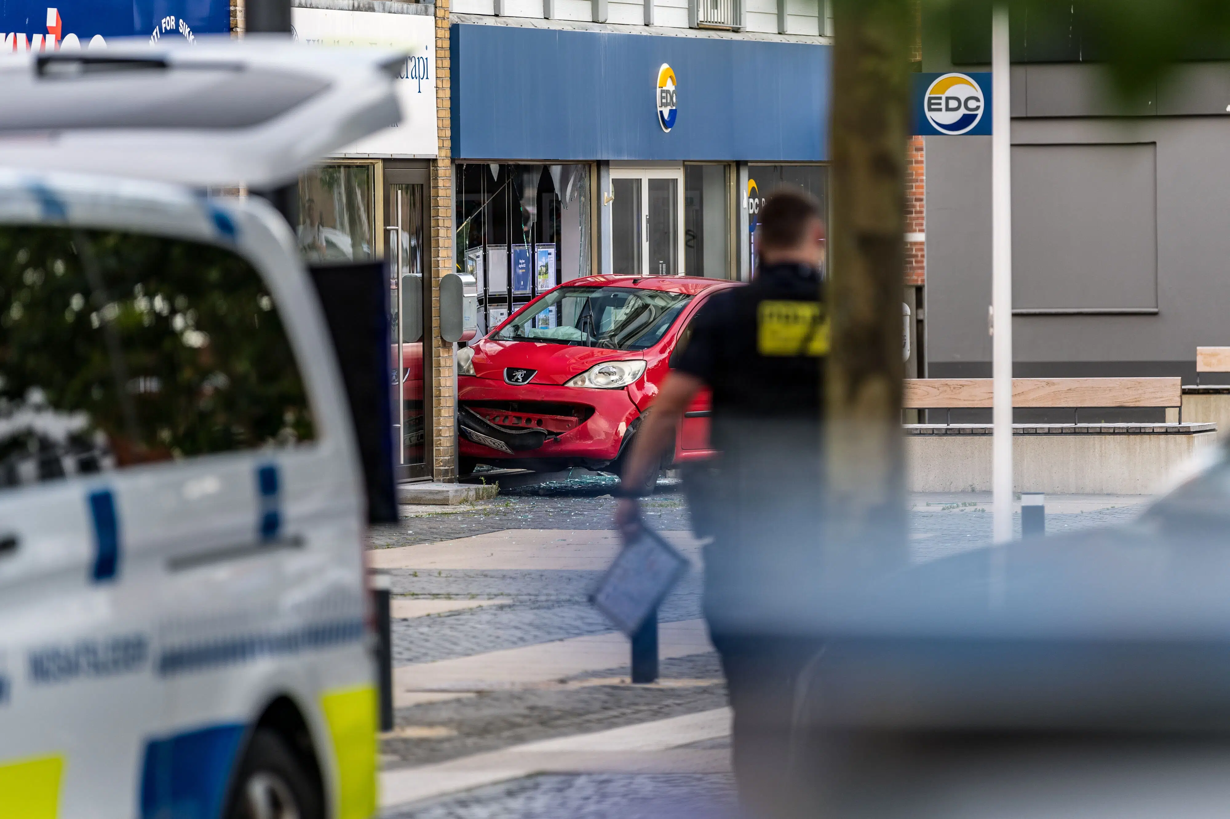 Politi rykker ud til gruppeslagsmål på hovedgade i Taastrup