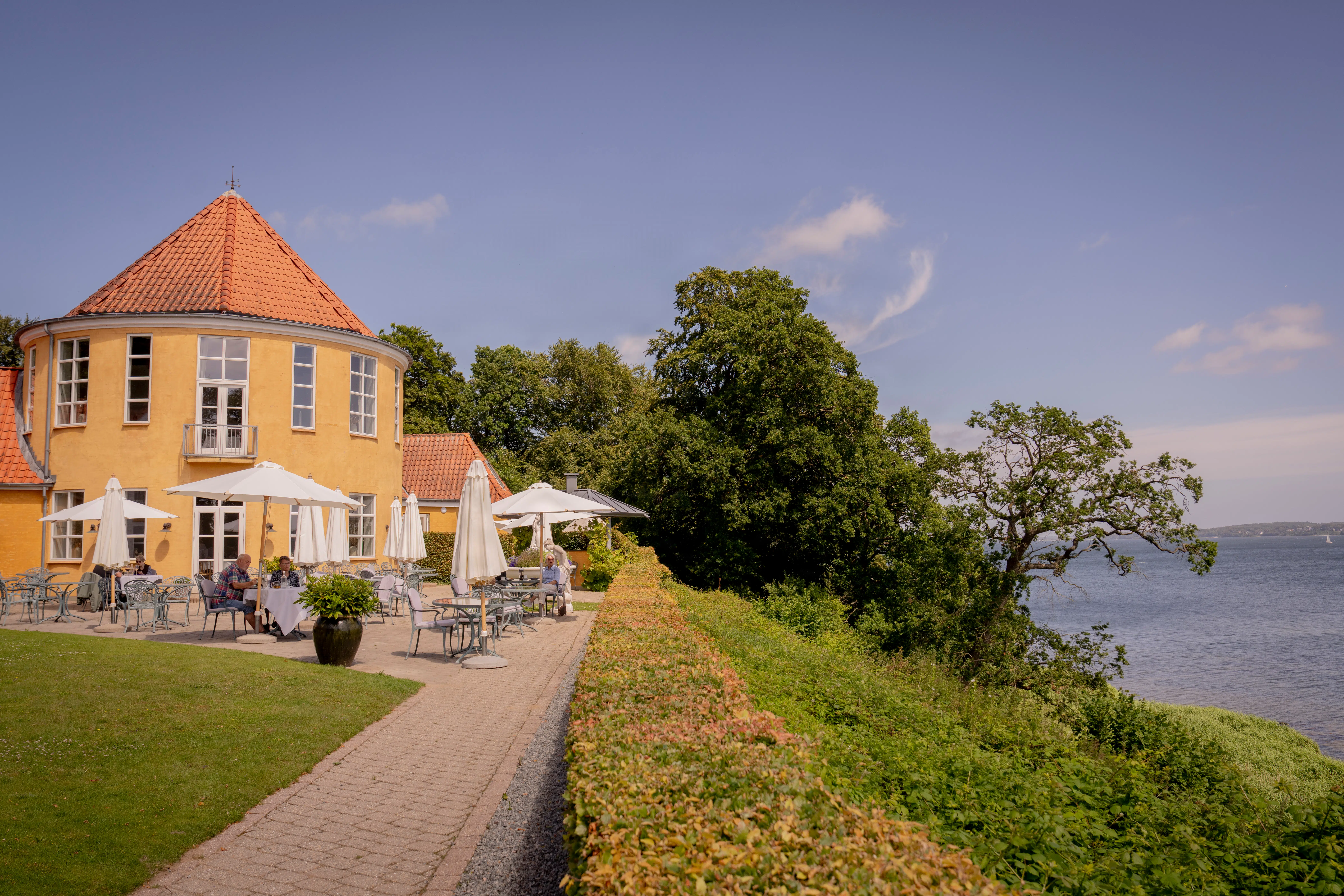 Søren Frank giver fem stjerner: Er der noget sted i Danmark, man sidder bedre en varm sommeraften?