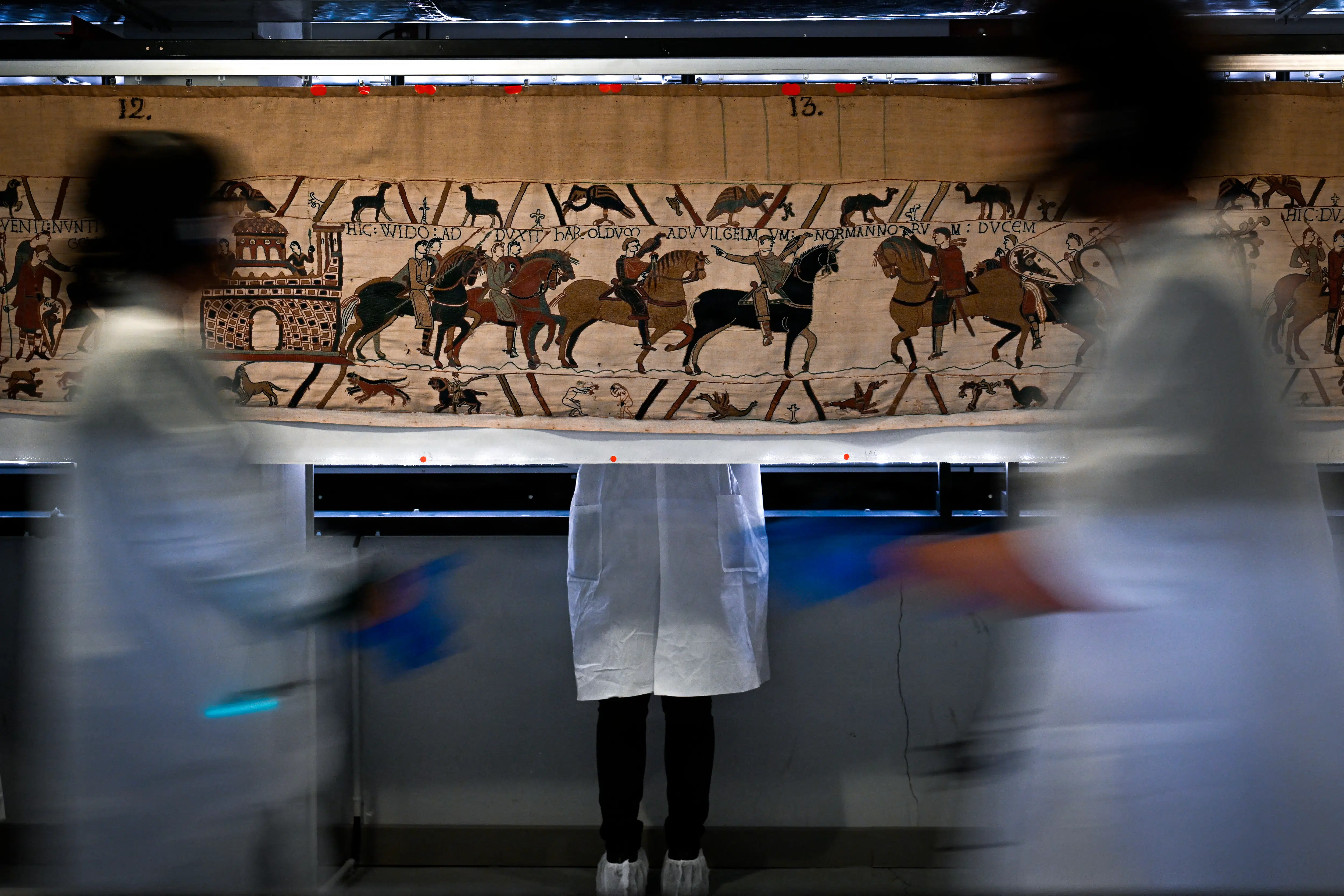 80.000 billetter revet væk på én dag: Bayeux-tapetet skaber historisk hype i London