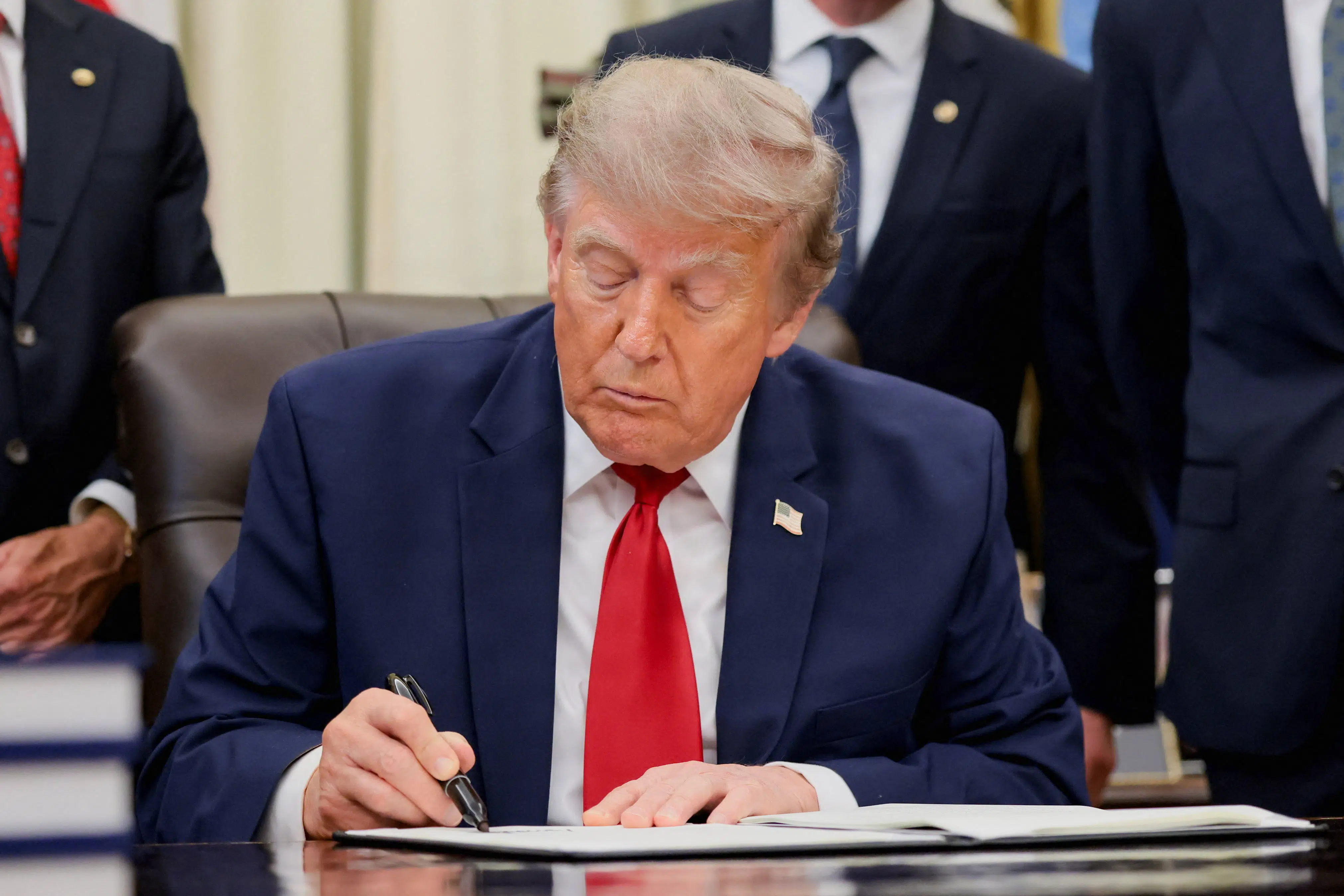 Trumps urealistiske krav spænder ben for genåbning. Men noget tyder på, at Hormuzstrædet ikke bliver gratis igen