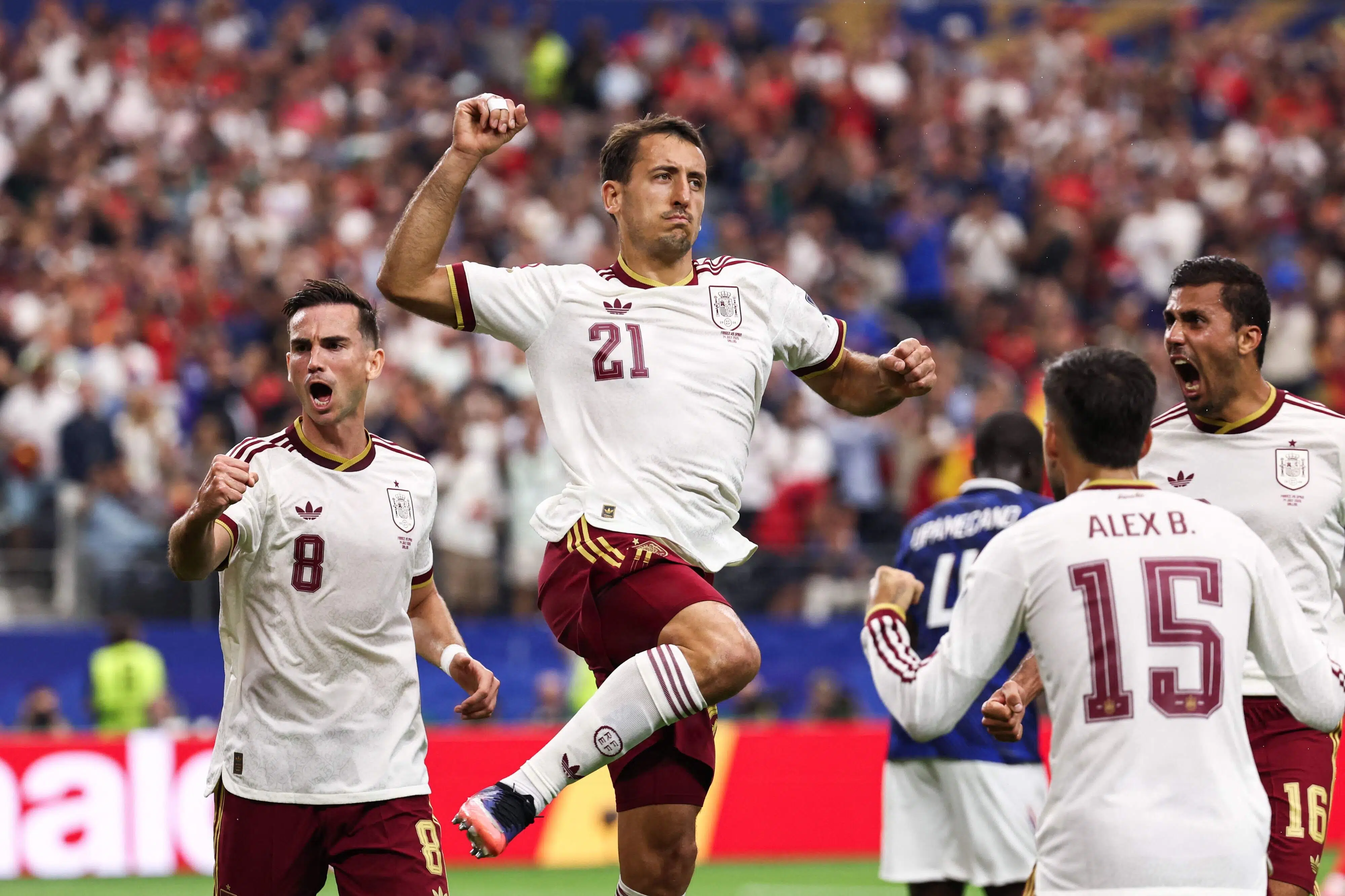 Veloplagte Spanien dukker Frankrig og booker VM-finale