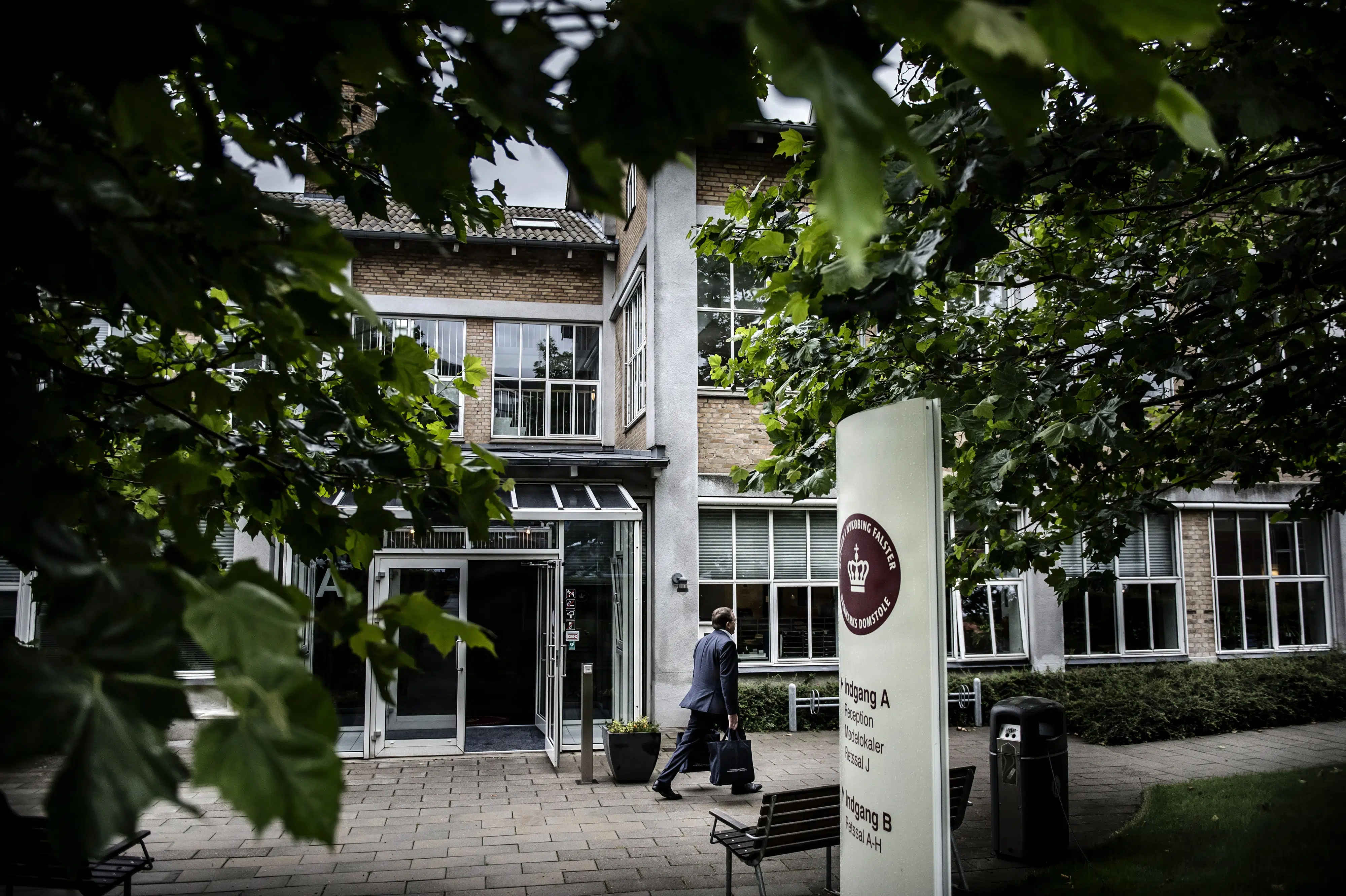 Narkohund snusede sig frem til 100 kilo hash i postpakker