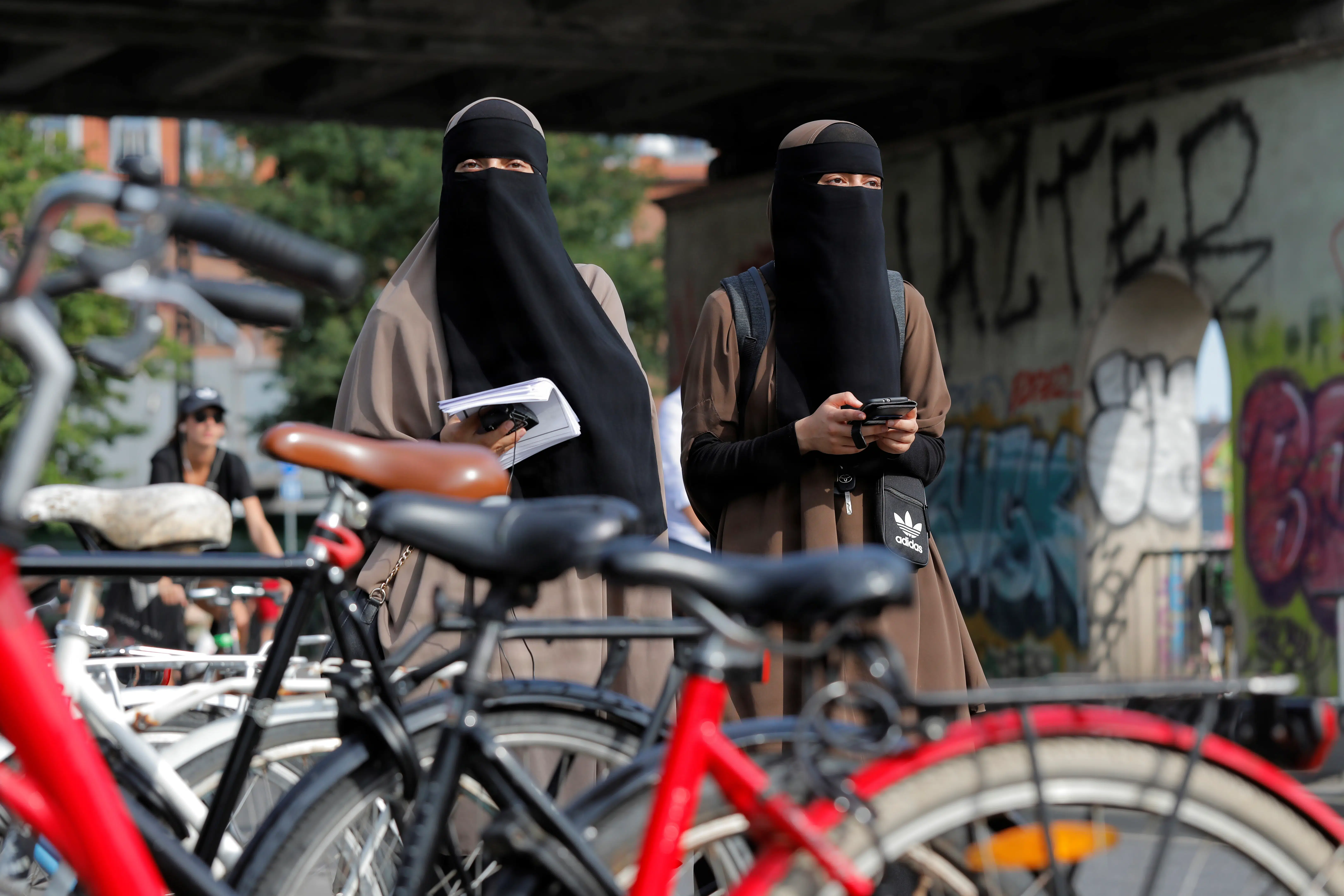 Efter år med modstand: Nu vil de udvide burkaforbuddet