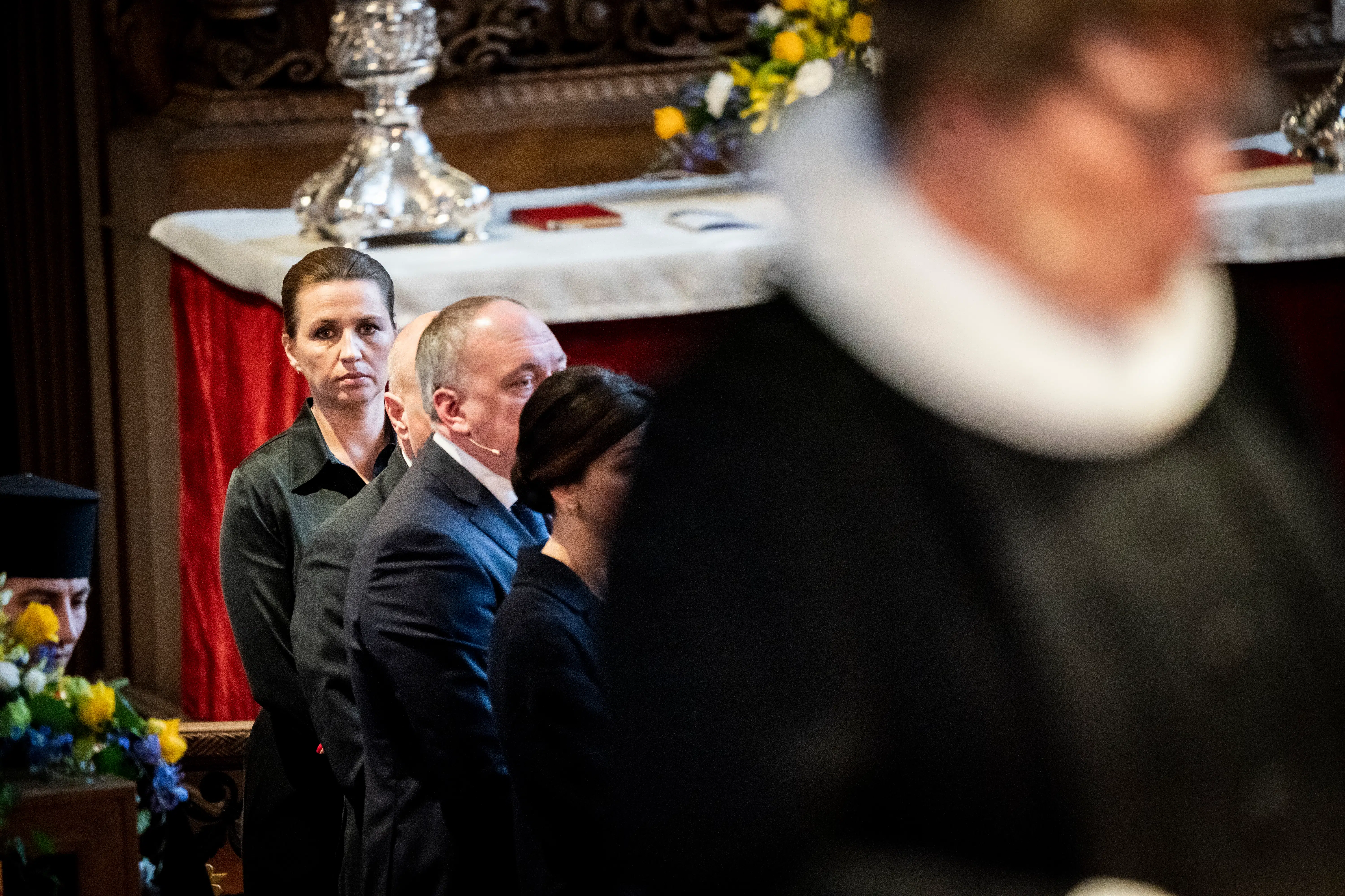 Fra mit eget arbejde ved jeg, hvor meget det kan hjælpe at tale med en præst, så jeg glæder mig over Folketingets nye ordning
