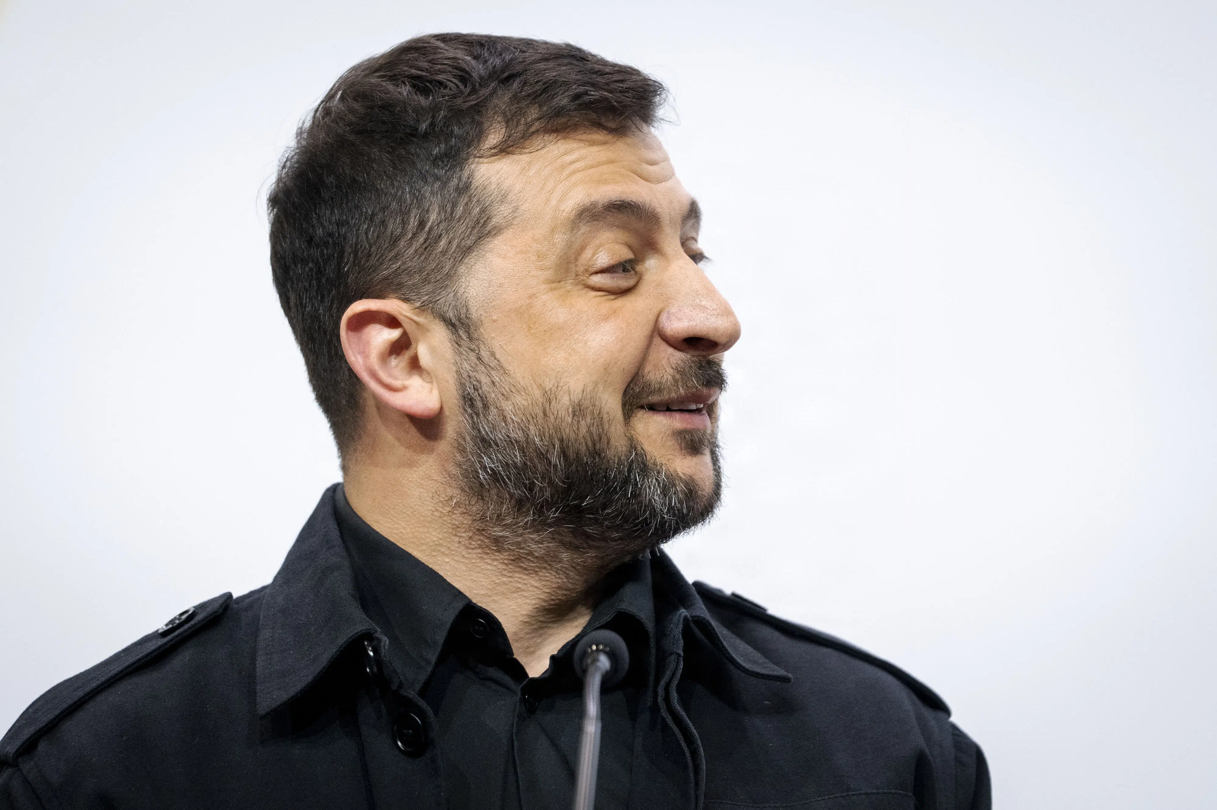 Zelenskyj: Tidligere forsvarsminister vil fortsat være en del af holdet