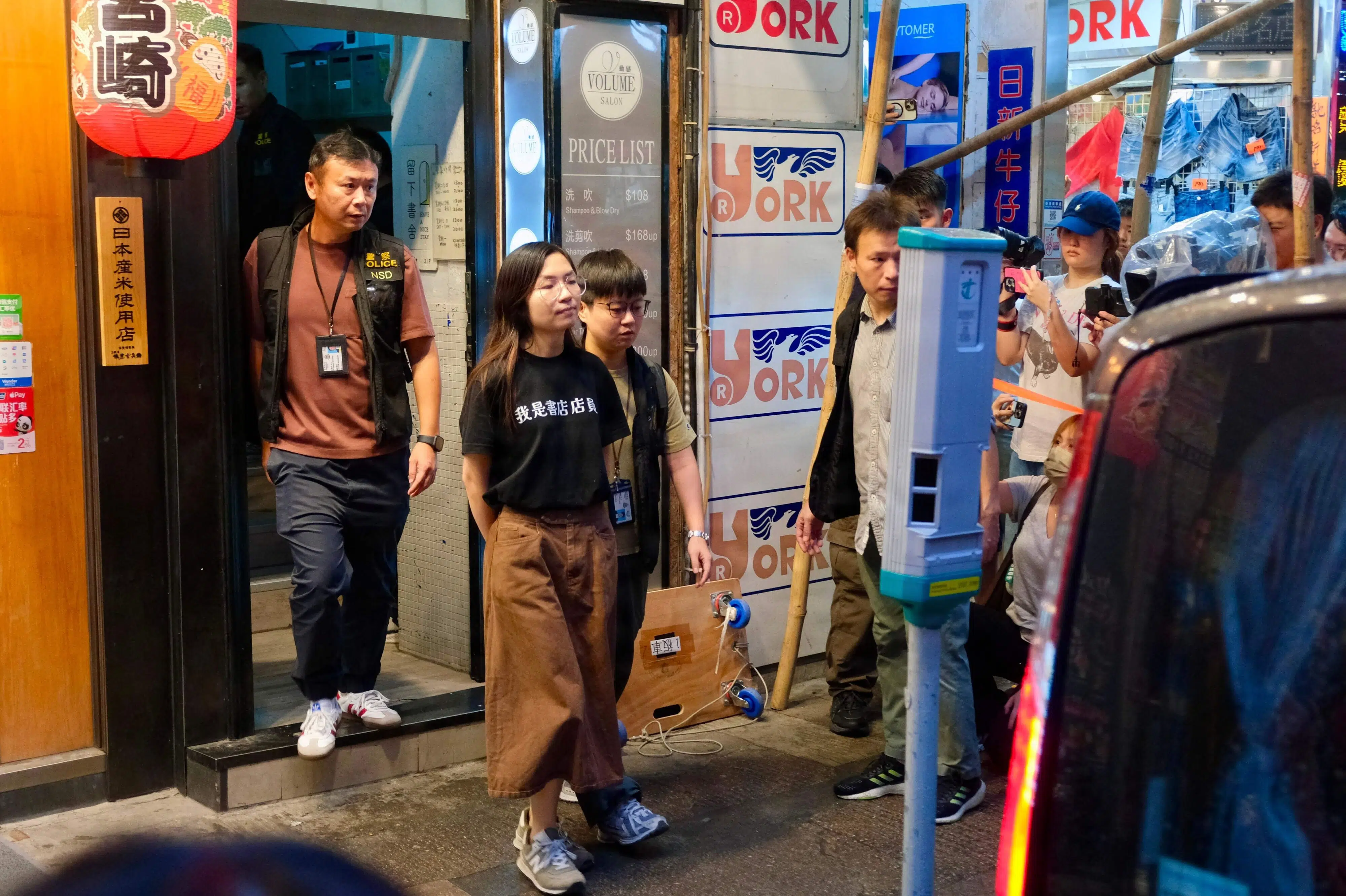 Hongkongs boghandlere får advarsel efter anholdelser