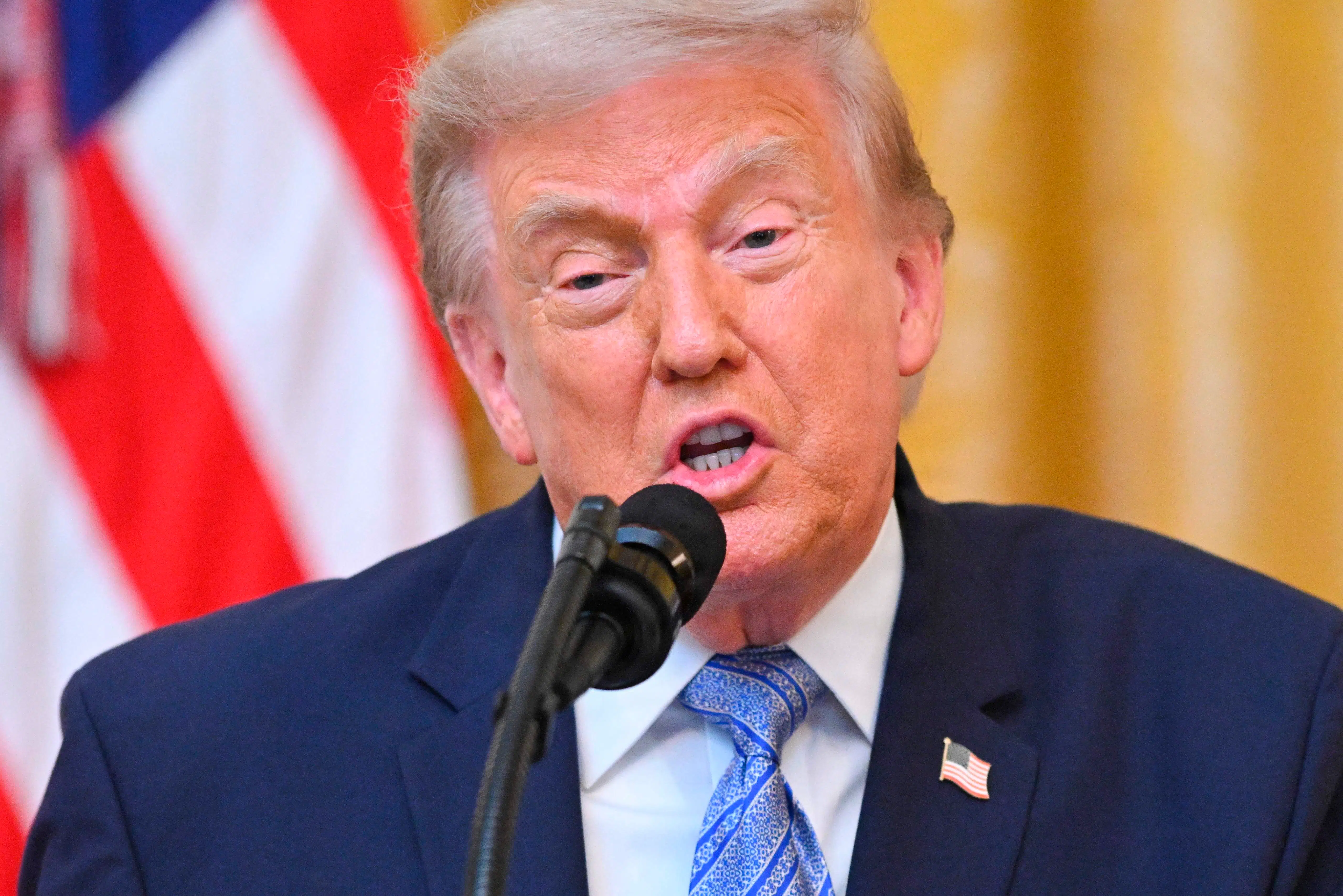 Trump genopliver vilde konspirationer i tale direkte til nationen: CIA, medier og en »skyggeregering« anklages for historisk sammensværgelse